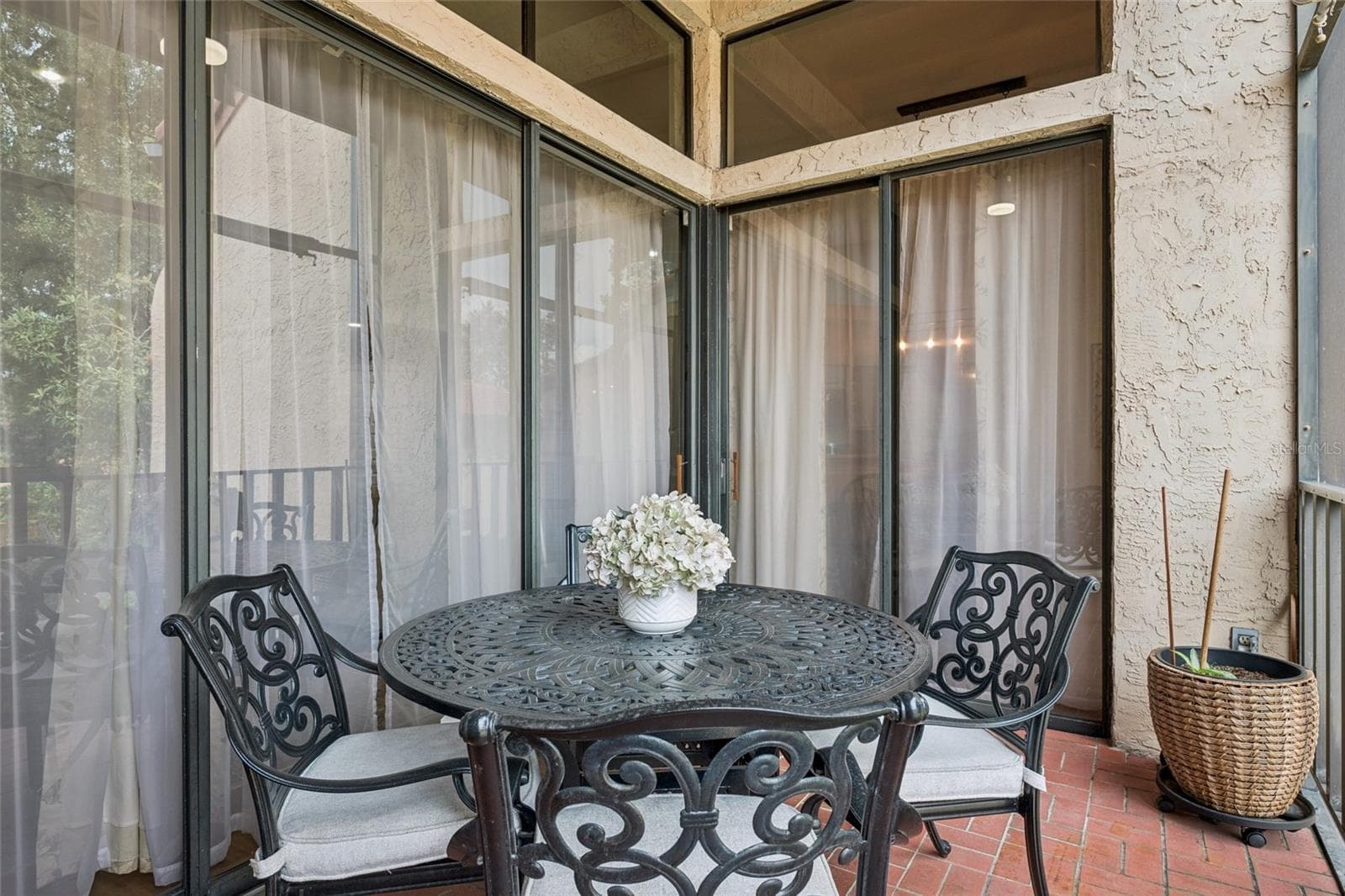Screened-in back porch - 1266 SAINT TROPEZ CIR #1266, ORLANDO