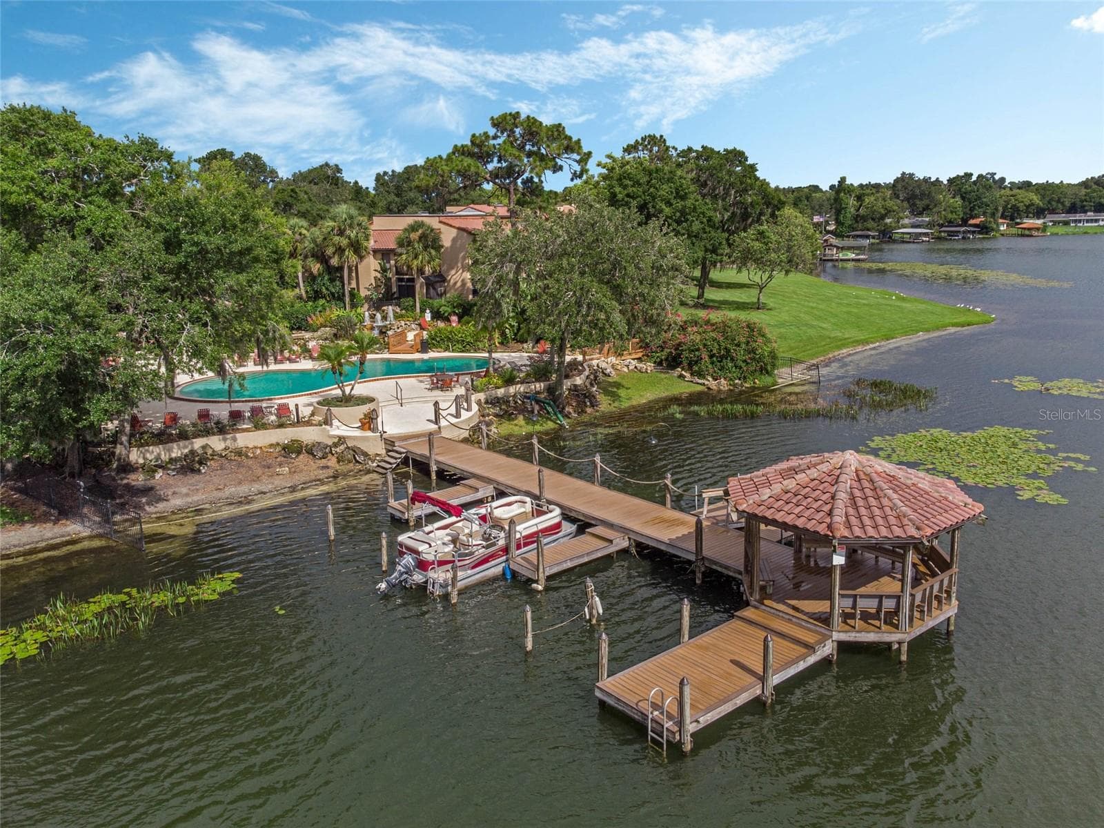 Private dock on lake Pinelock. - 1266 SAINT TROPEZ CIR #1266, ORLANDO