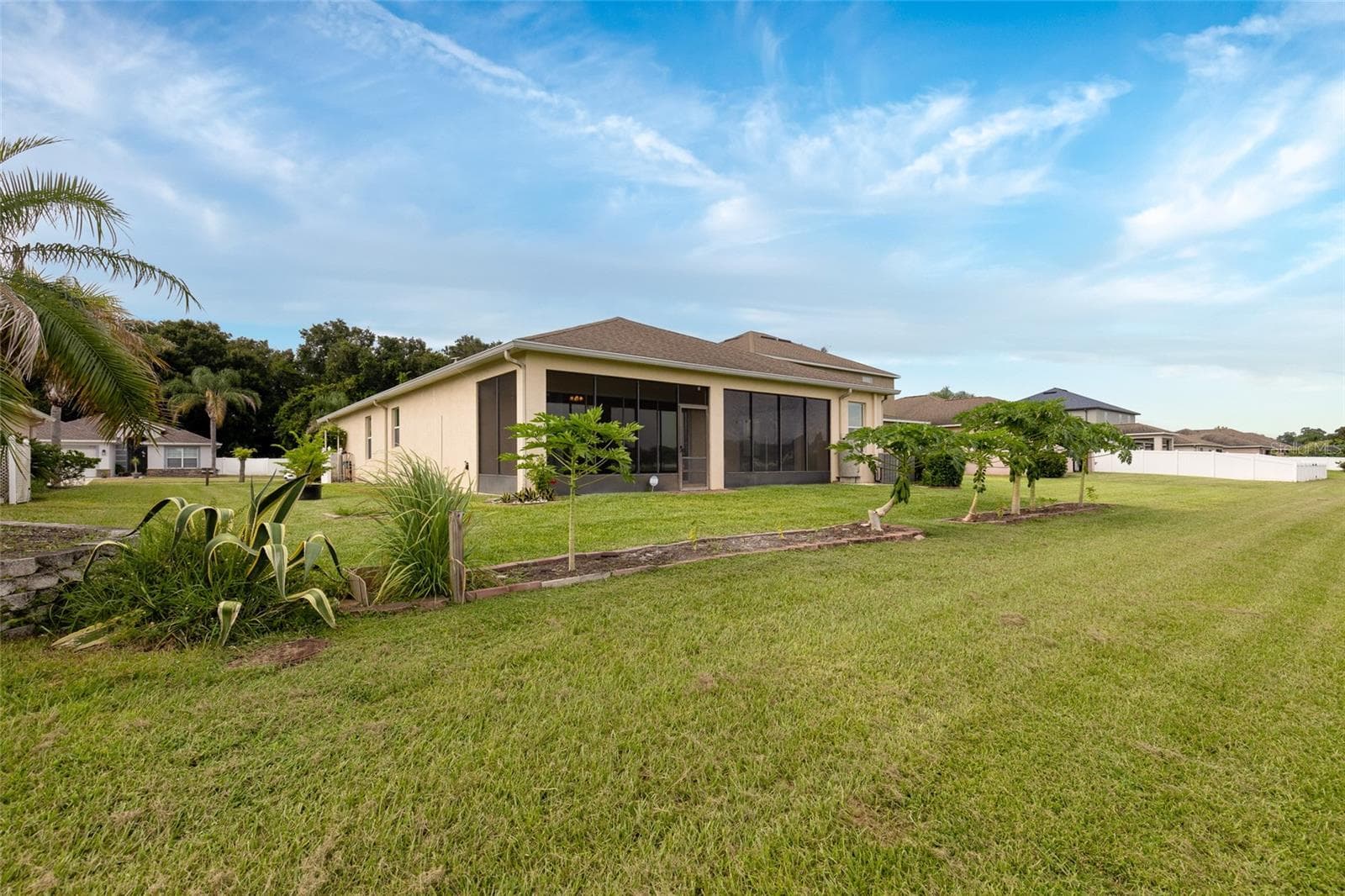 Screen Enclosed Patio That Overlooks Pond - 3652 MADBURY CIR, LAKELAND