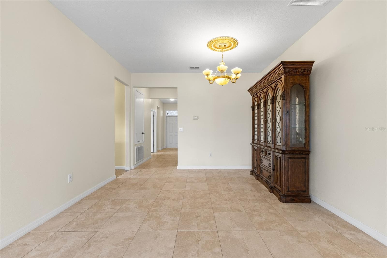 Dining Room With Chandelier - 3652 MADBURY CIR, LAKELAND