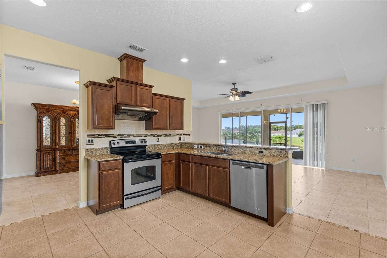 Kitchen Has Granite Countertops - 3652 MADBURY CIR, LAKELAND