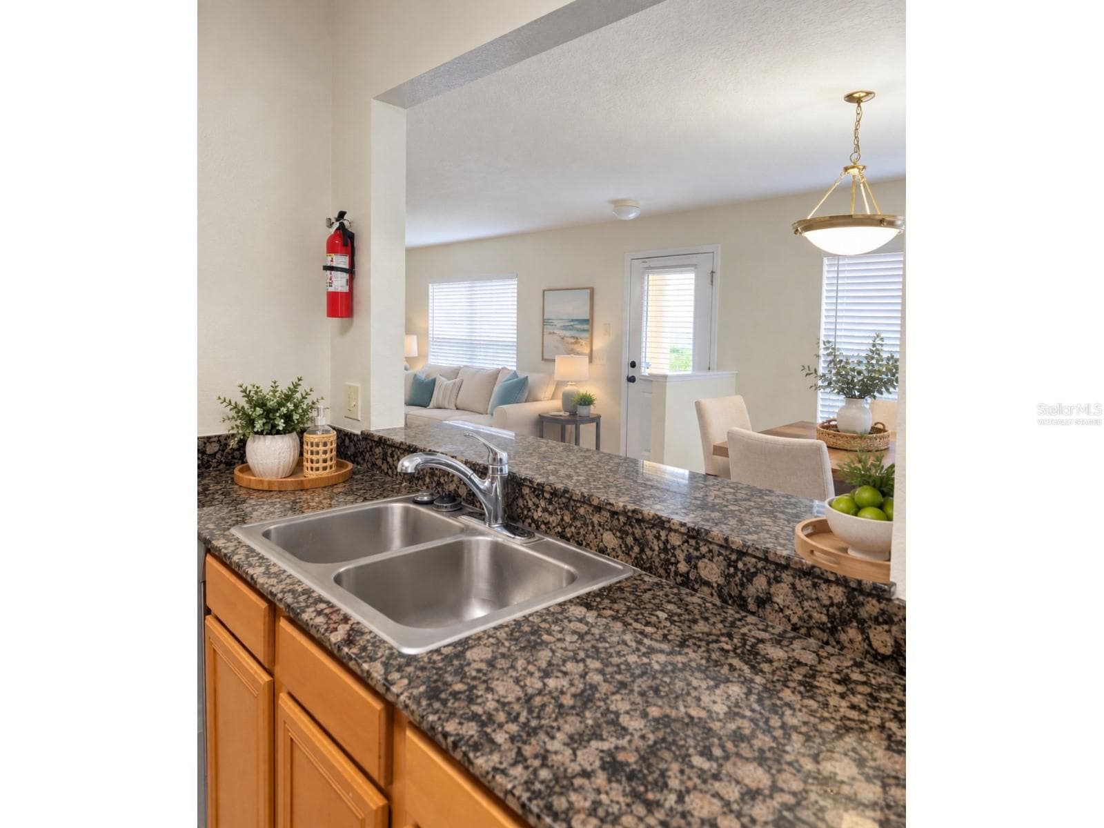 Virtually Staged - Kitchen - 3438 CASTLE STONE CT, VALRICO