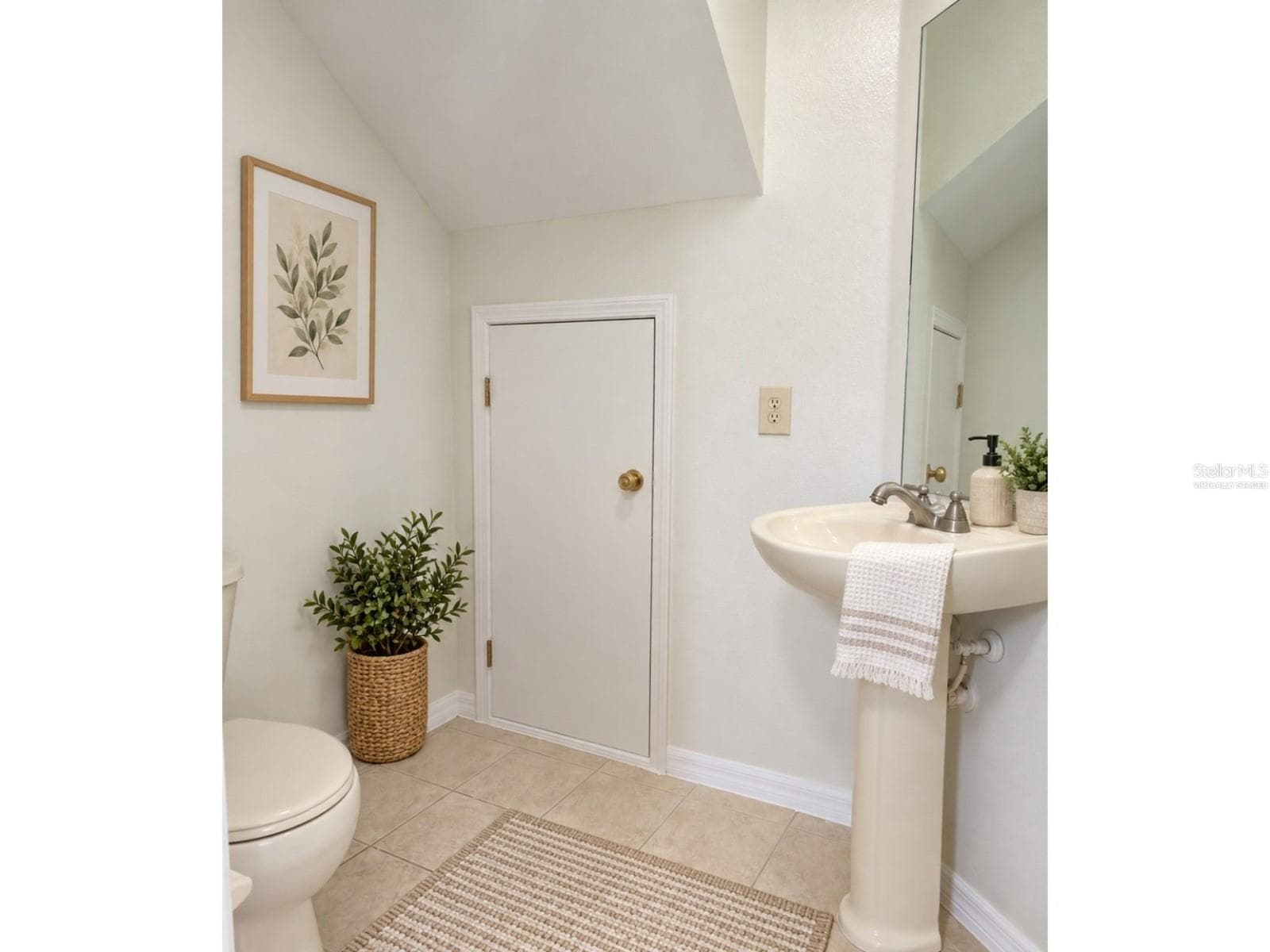 Virtually Staged - Half Bath Downstairs - 3438 CASTLE STONE CT, VALRICO