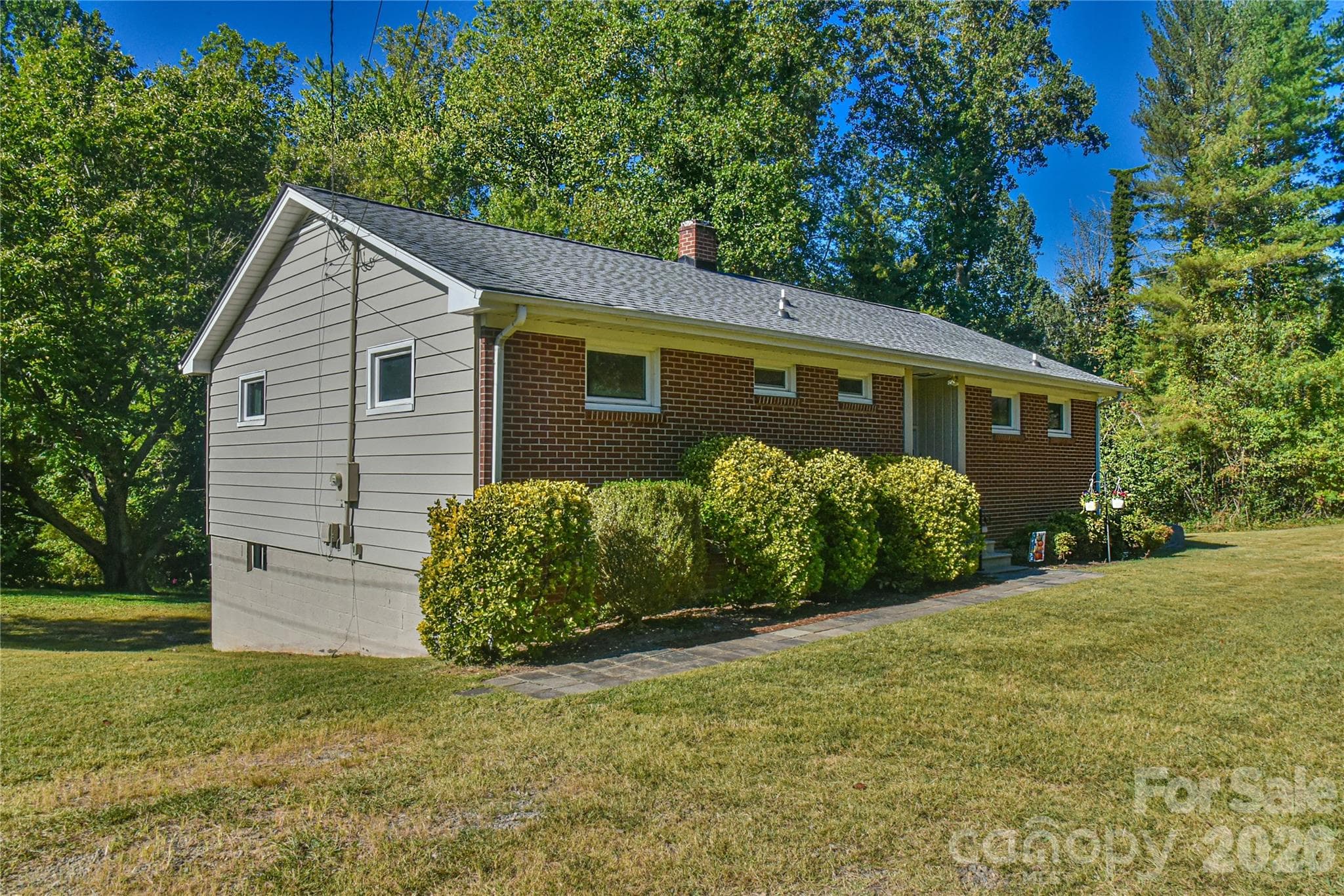 Notice level lawn around this sweet home. - 505 Monte Vista Road, Candler