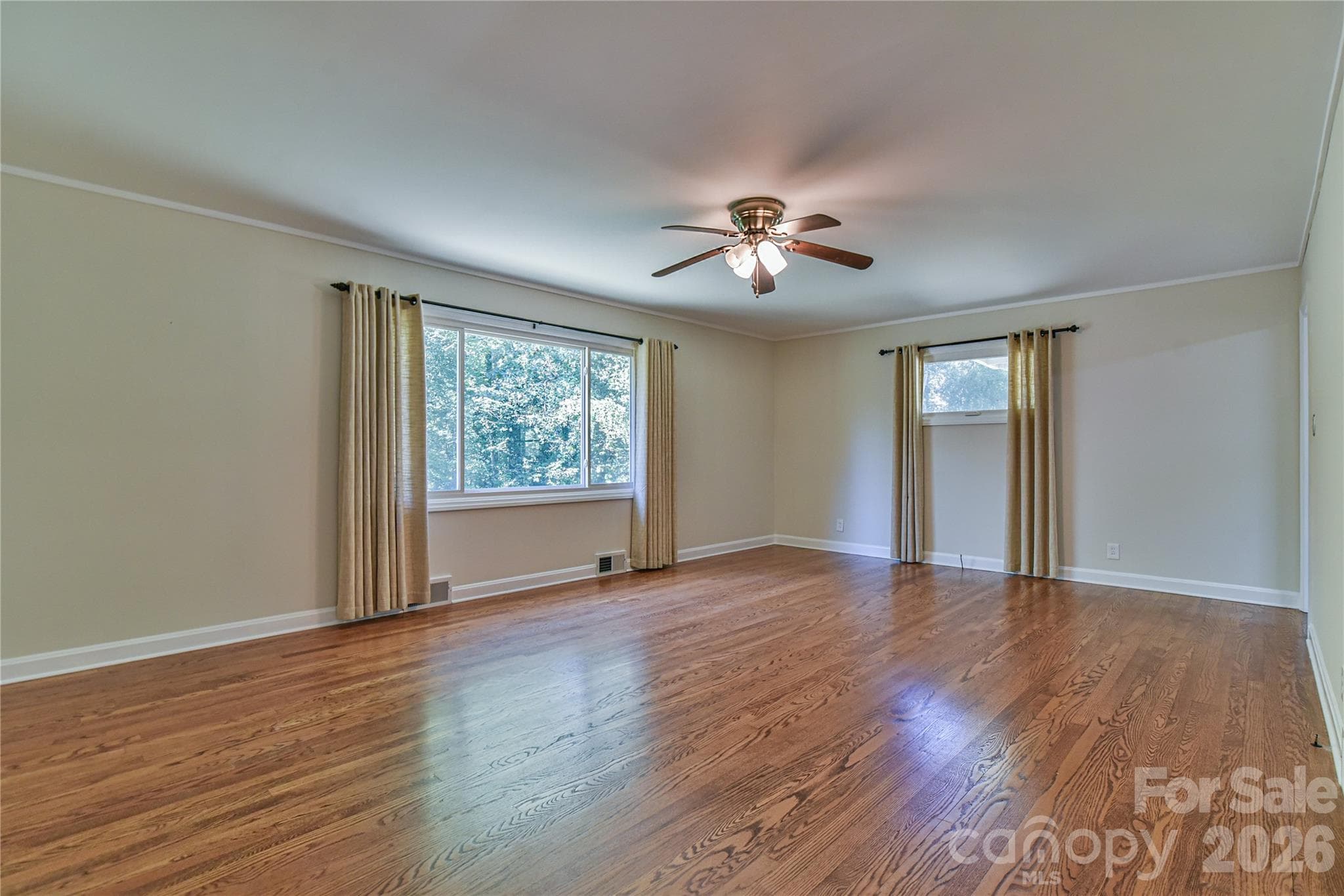 Bright Living Room with Great Natural Light. - 505 Monte Vista Road, Candler