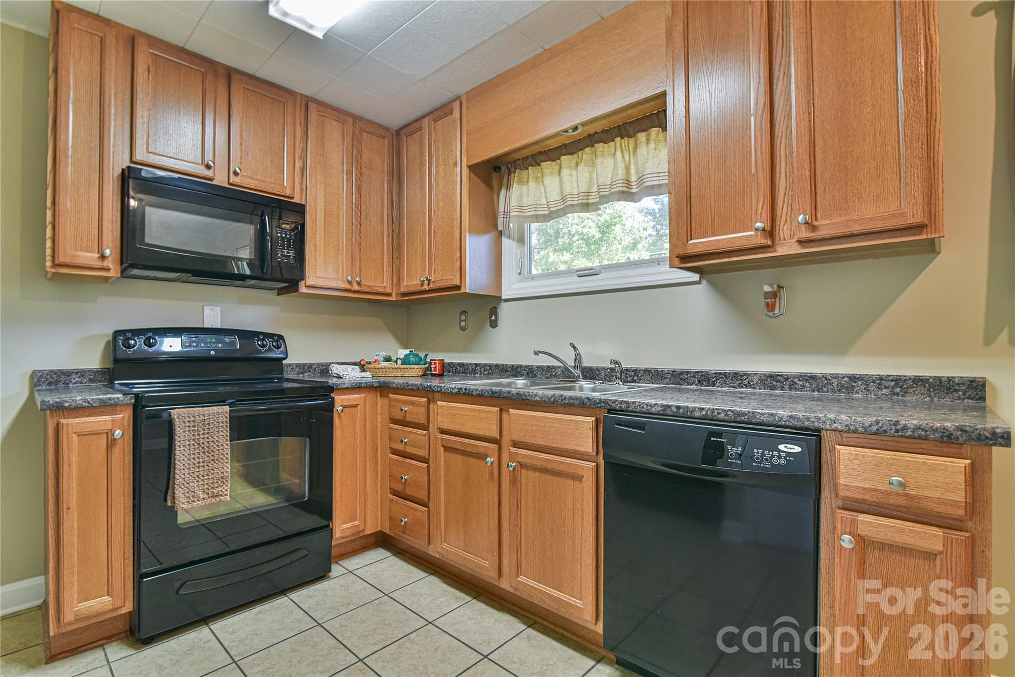 Single Family Residence at 505 Monte Vista Road, Candler, photo 7 of 28