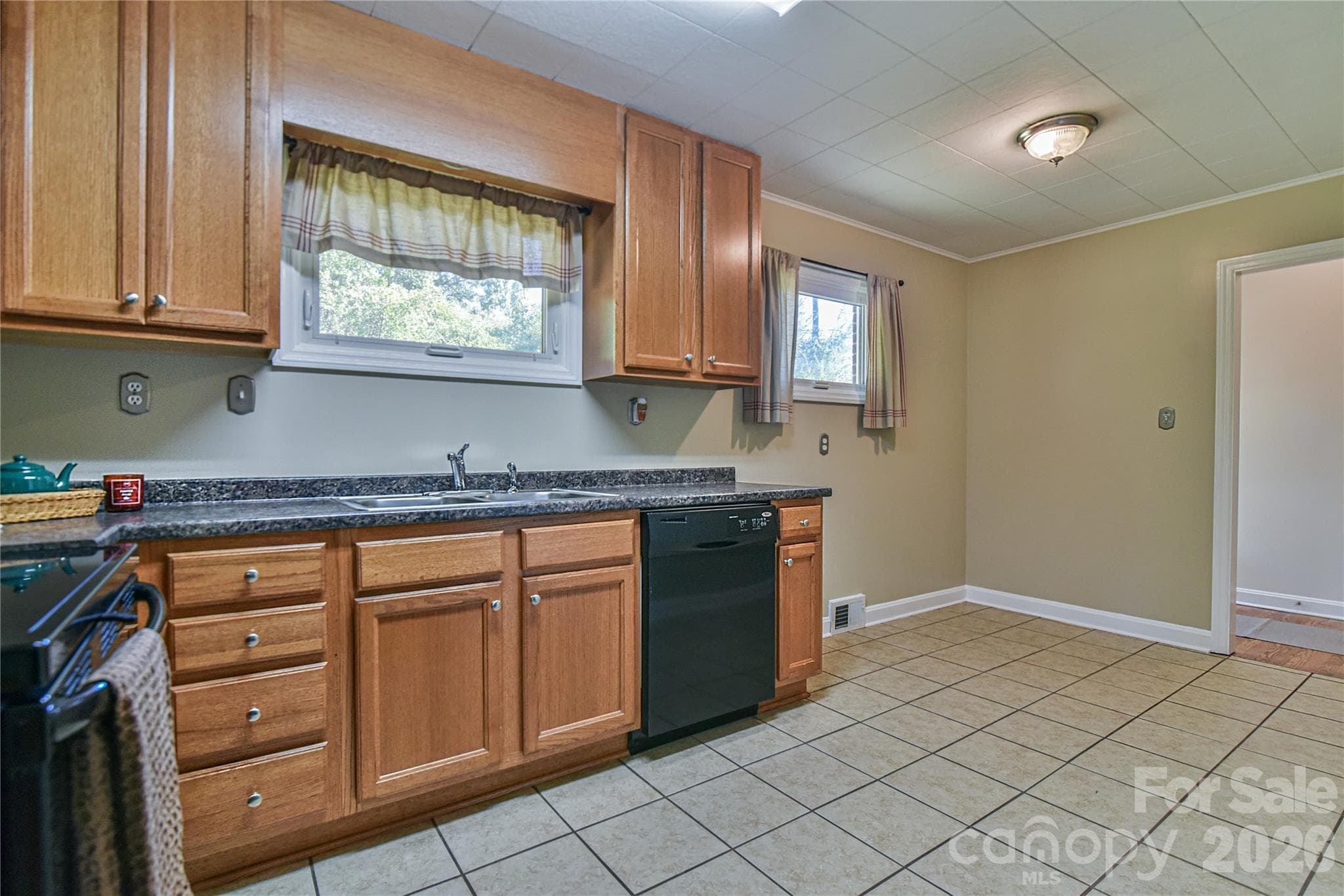Spacious Eat-In Kitchen. - 505 Monte Vista Road, Candler