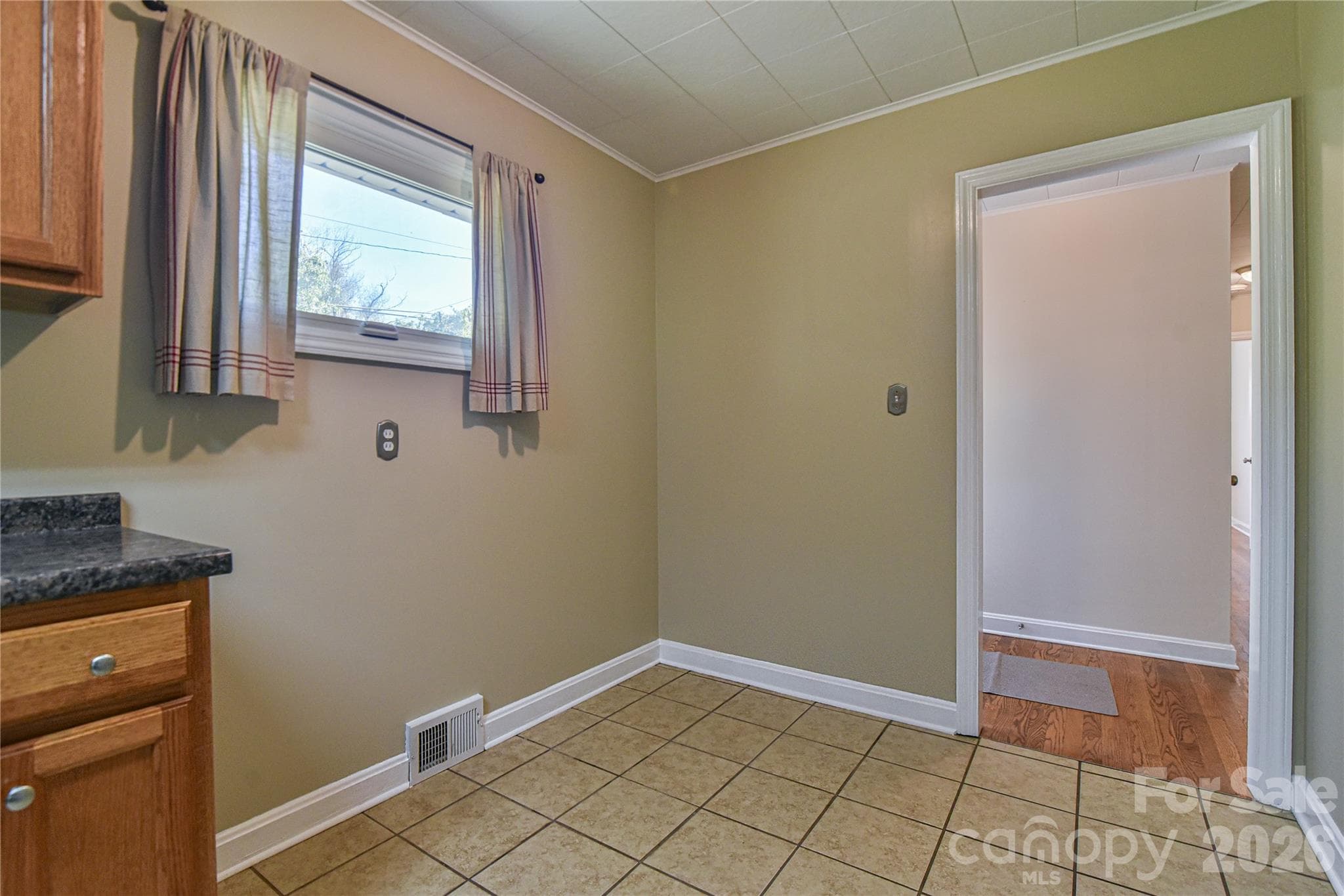 Eat-In Area in Kitchen - 505 Monte Vista Road, Candler