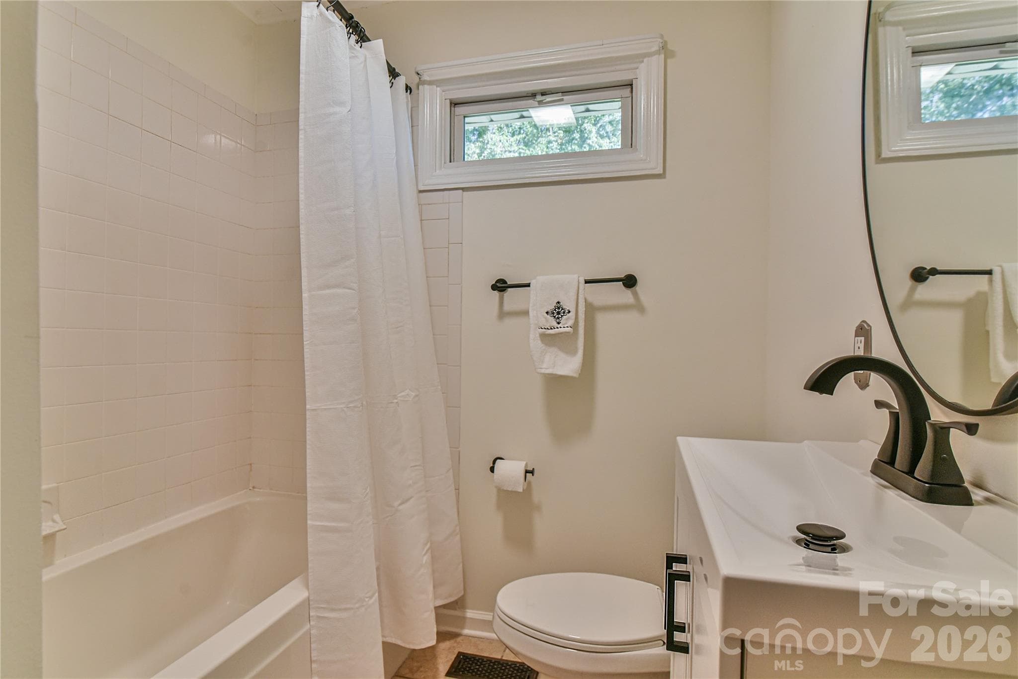 Updated Guest Bath - 505 Monte Vista Road, Candler