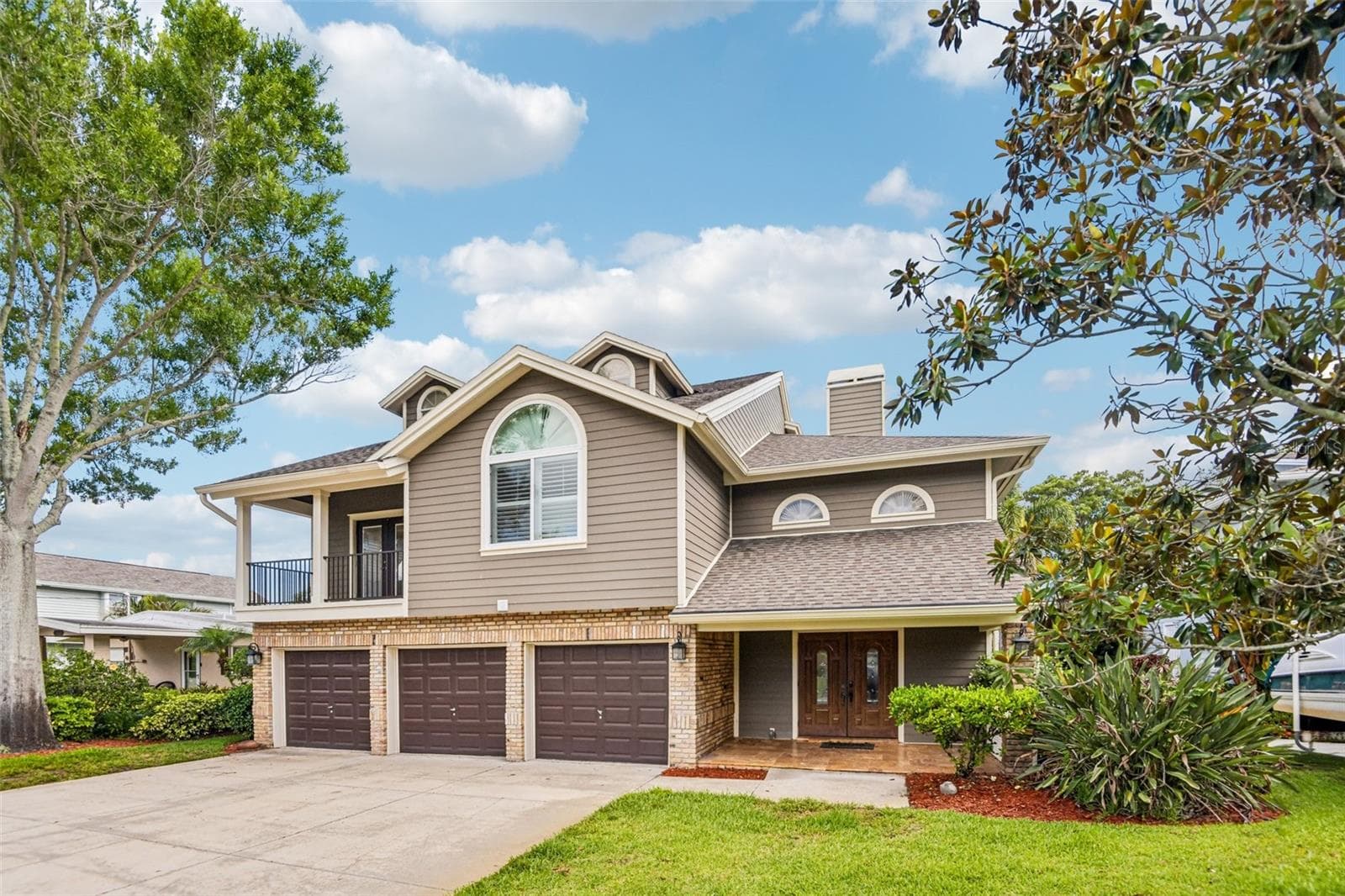 3157 N CANAL DR