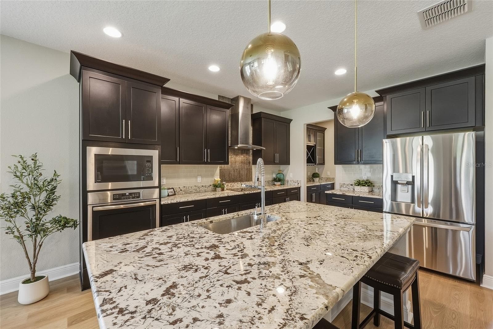 Single Family Residence at 10702 PLEASANT KNOLL DR, TAMPA, photo 6 of 71