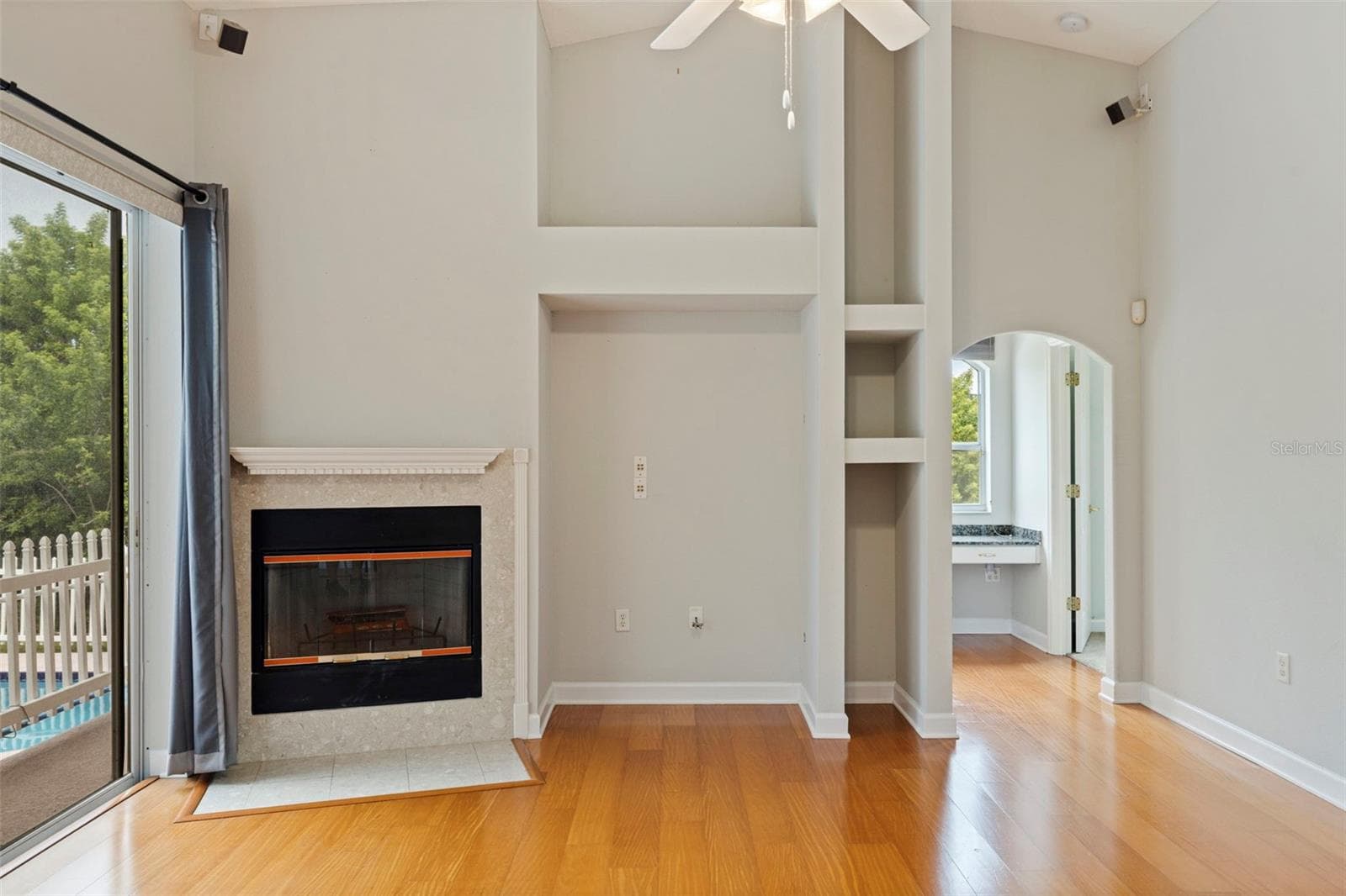 Wood Burning Fireplace - 7380 PEBBLE BEACH LN, SEMINOLE