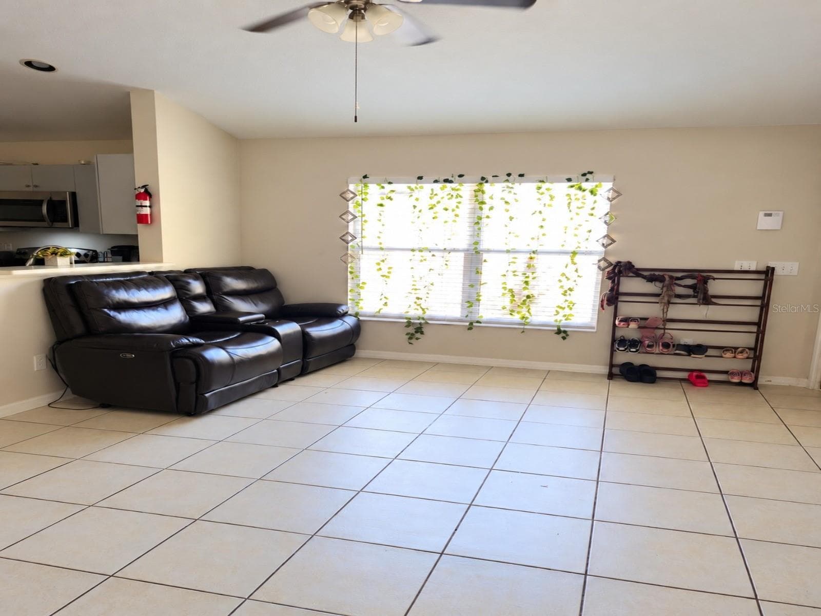 Single Family Residence at 11125 LAKE TAHOE DR, RIVERVIEW, photo 17 of 43
