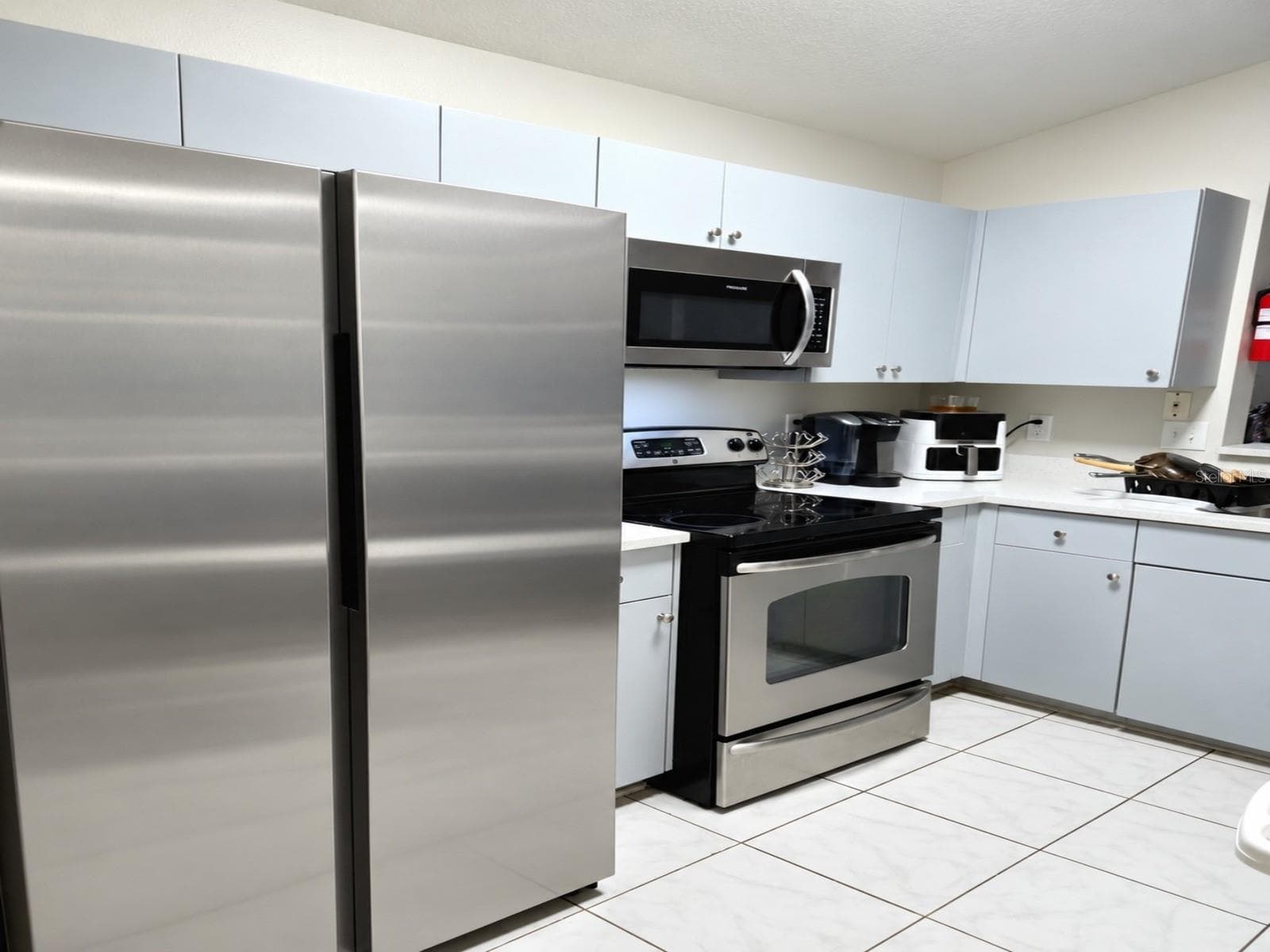 Single Family Residence at 11125 LAKE TAHOE DR, RIVERVIEW, photo 18 of 43