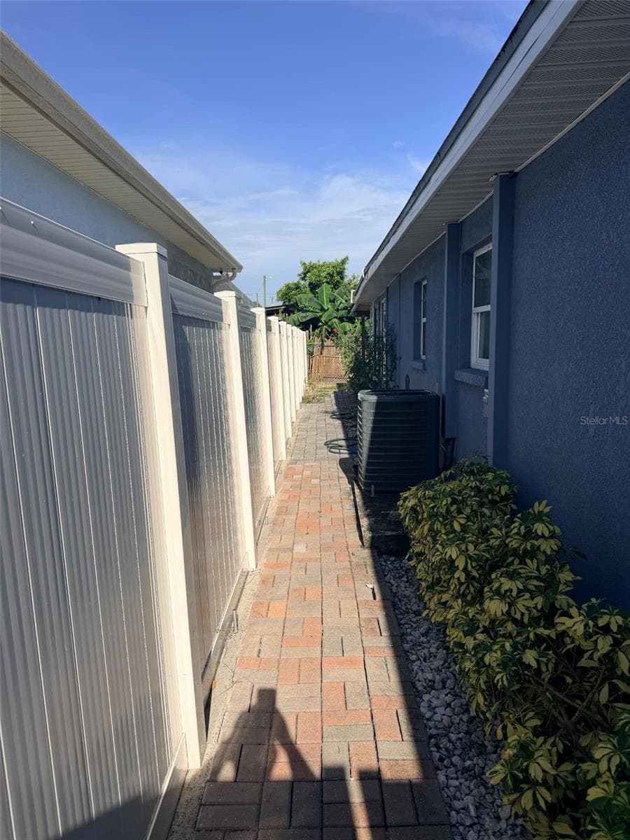 SIDE VIEW - 6913 BLOSSOM AVE, TAMPA