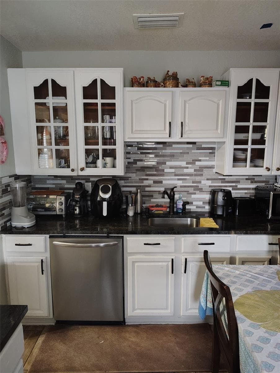 KITCHEN - 6913 BLOSSOM AVE, TAMPA