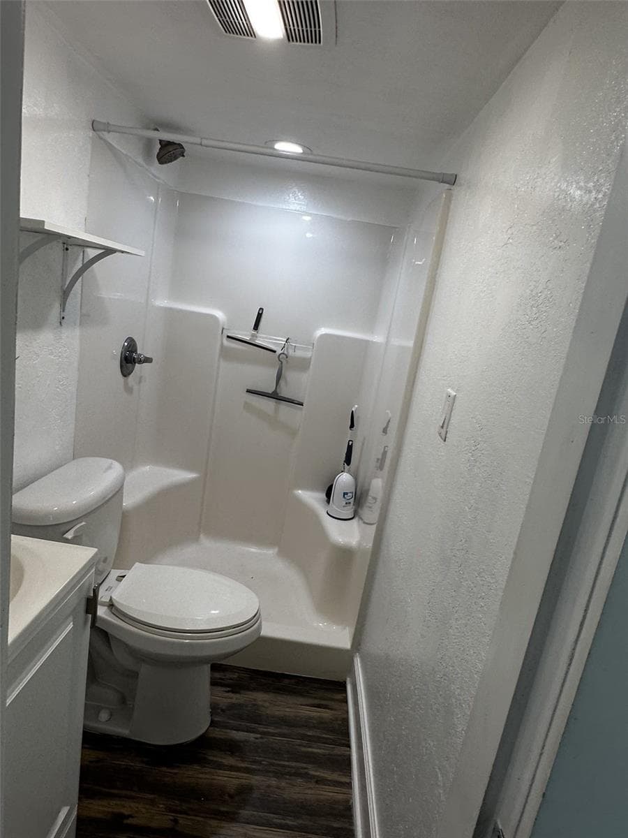 BATHROOM 2 - 6913 BLOSSOM AVE, TAMPA