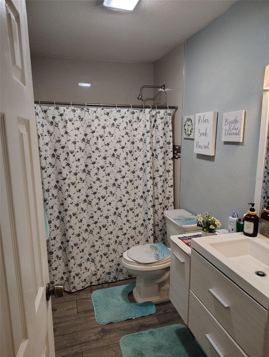 BATHROOM 3 - 6913 BLOSSOM AVE, TAMPA