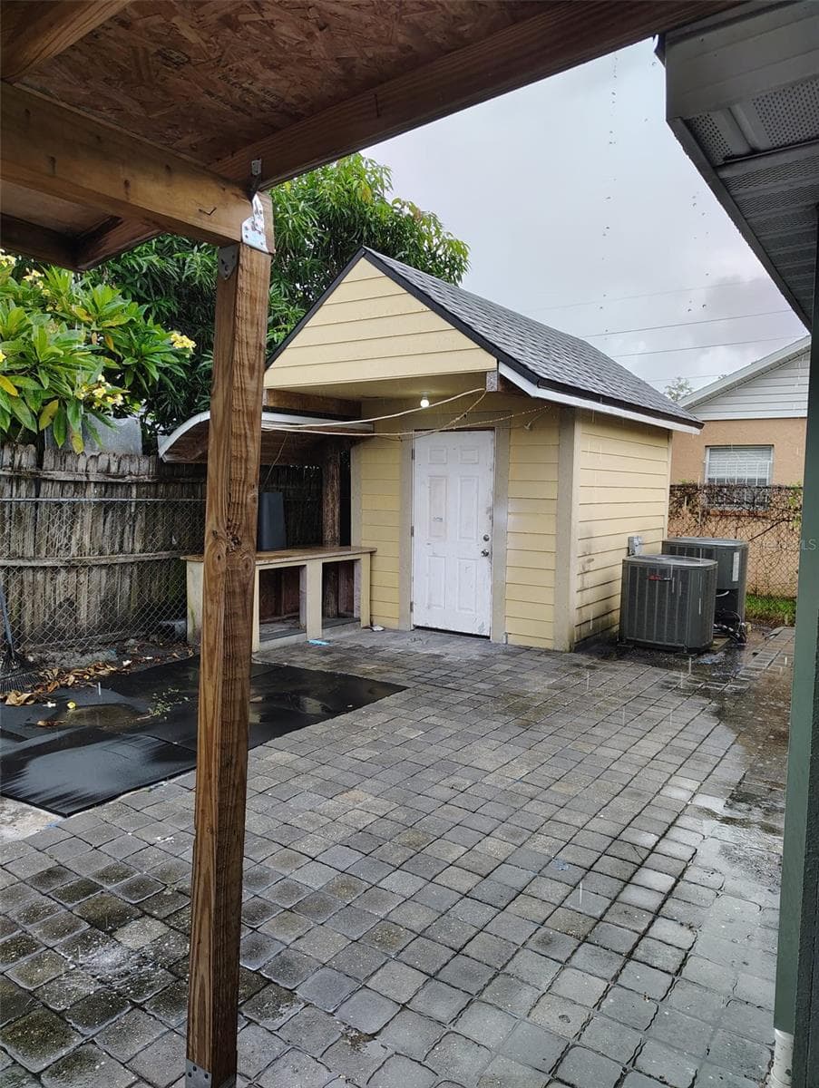 BACK YARD WITH SHED - 6913 BLOSSOM AVE, TAMPA