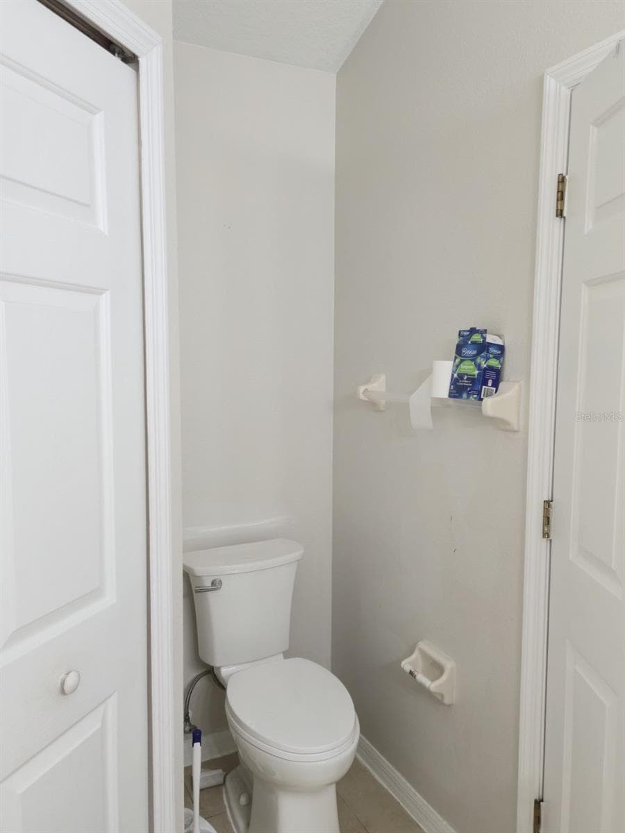 Single Family Residence at 11125 LAKE TAHOE DR, RIVERVIEW, photo 26 of 43