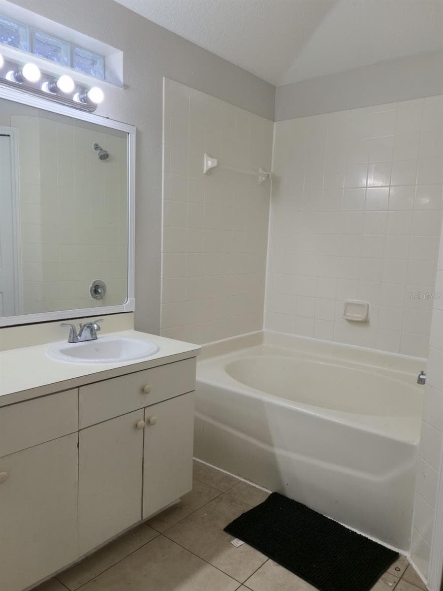 Single Family Residence at 11125 LAKE TAHOE DR, RIVERVIEW, photo 28 of 43