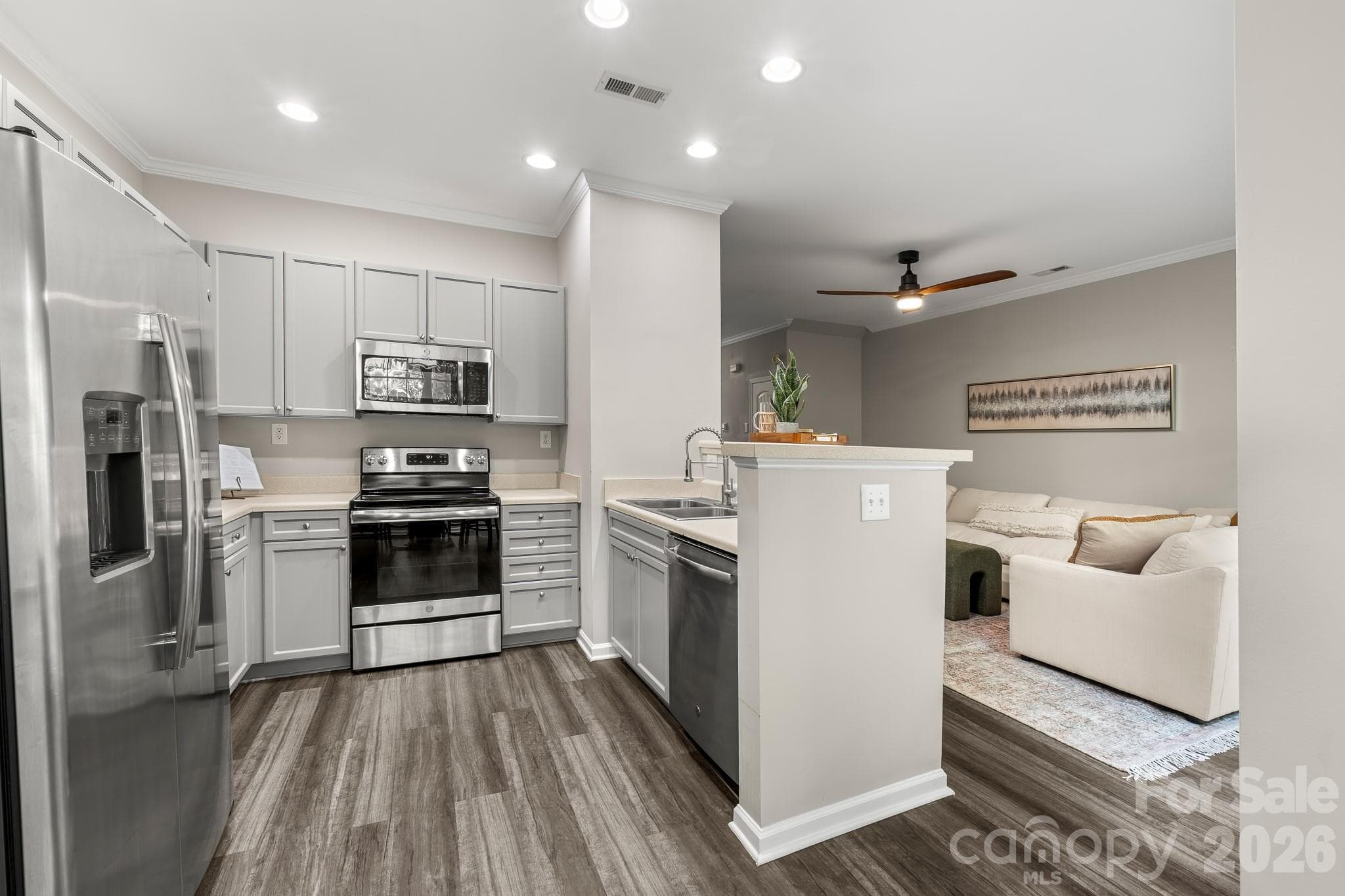 Townhouse at 14208 Castle Abbey Lane, Charlotte, photo 5 of 21