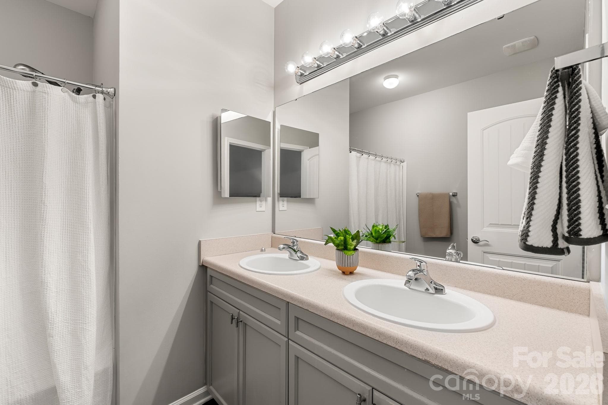Townhouse at 14208 Castle Abbey Lane, Charlotte, photo 11 of 21