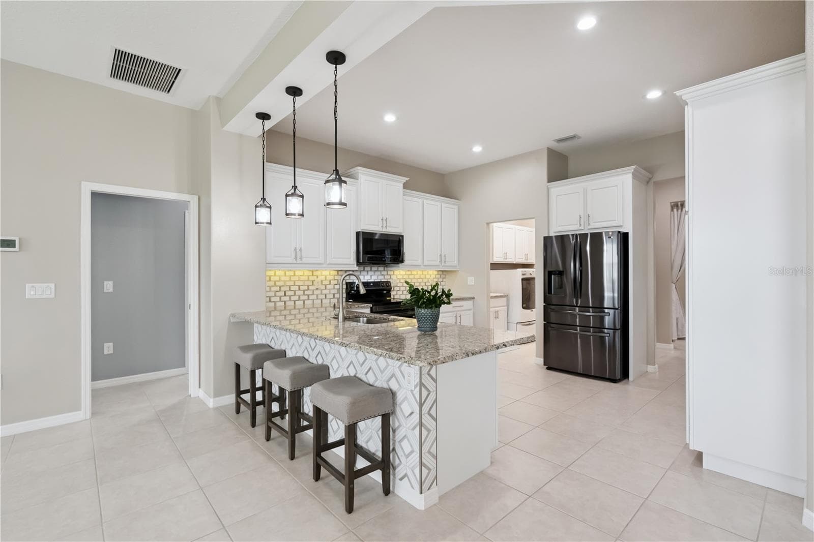 Single Family Residence at 8712 BRIDGEPORT BAY CIR, MOUNT DORA, photo 14 of 90