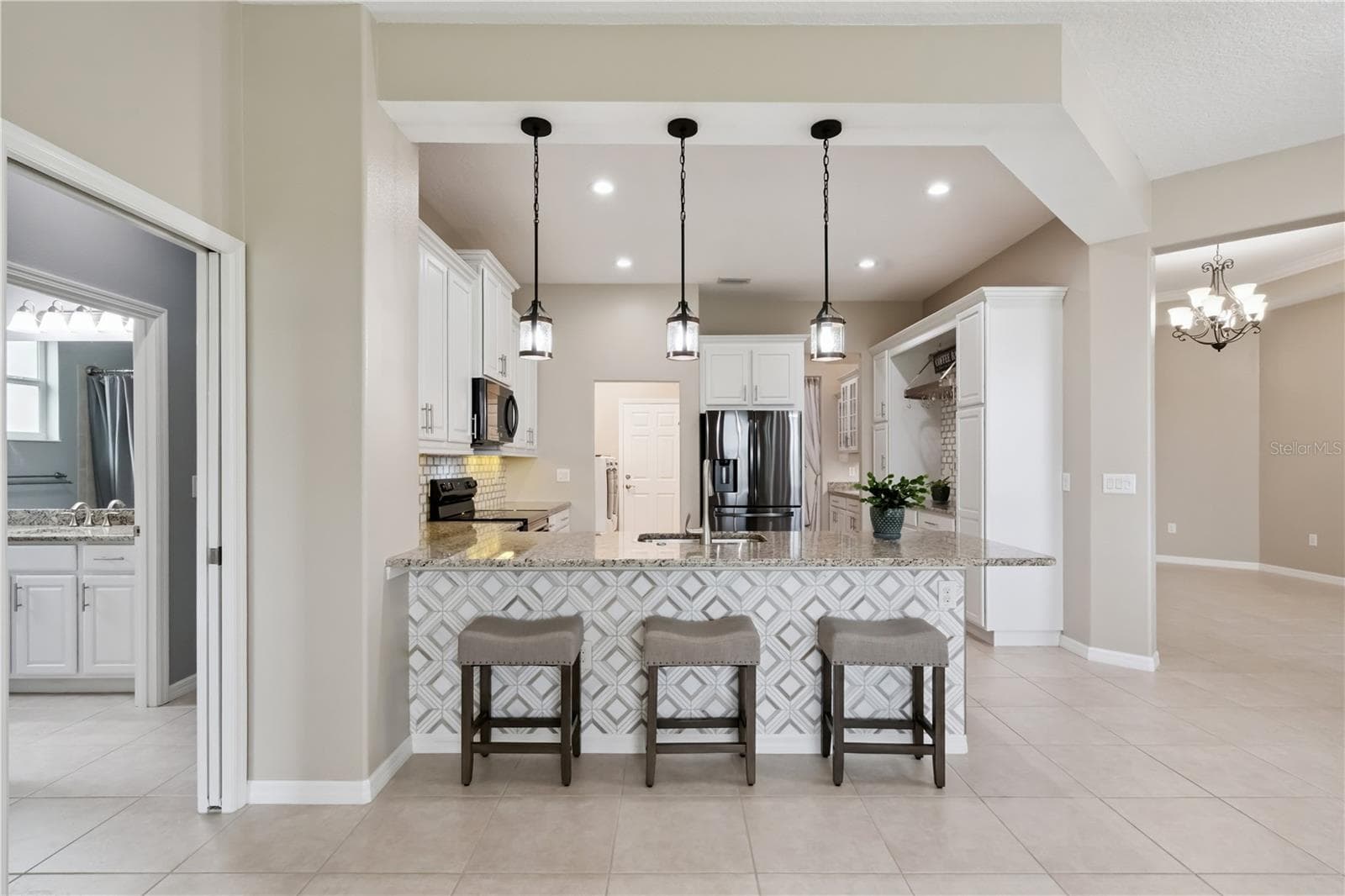 Single Family Residence at 8712 BRIDGEPORT BAY CIR, MOUNT DORA, photo 15 of 90