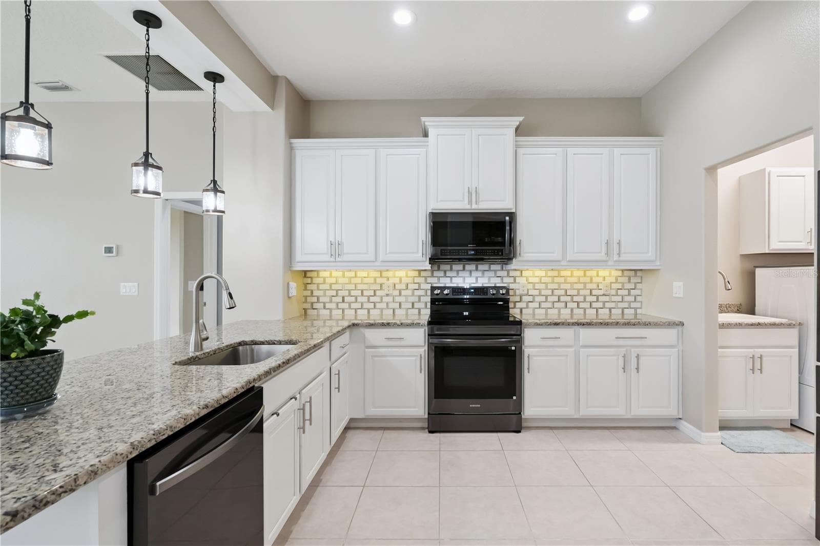 Single Family Residence at 8712 BRIDGEPORT BAY CIR, MOUNT DORA, photo 16 of 90