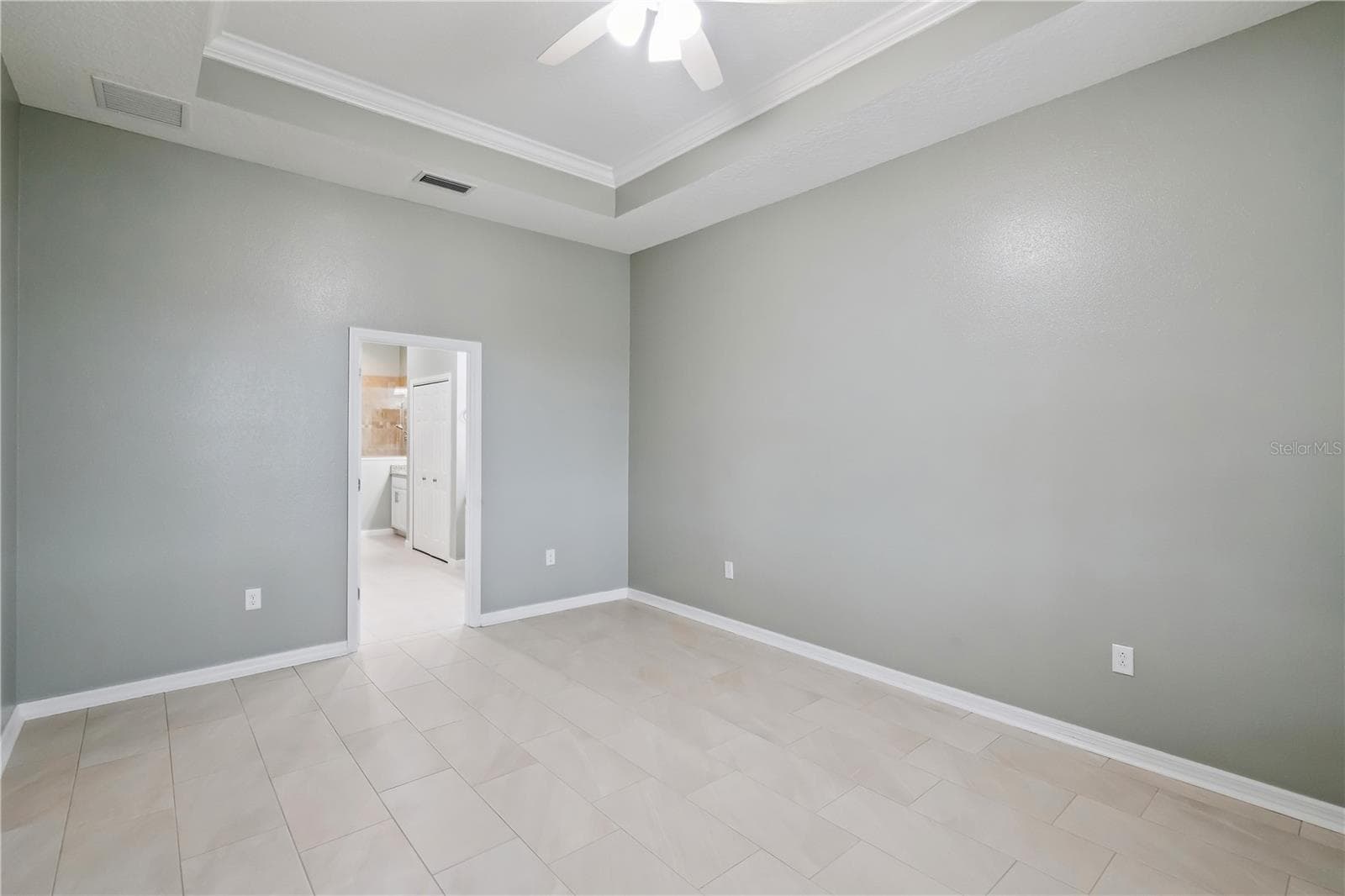 Single Family Residence at 8712 BRIDGEPORT BAY CIR, MOUNT DORA, photo 20 of 90