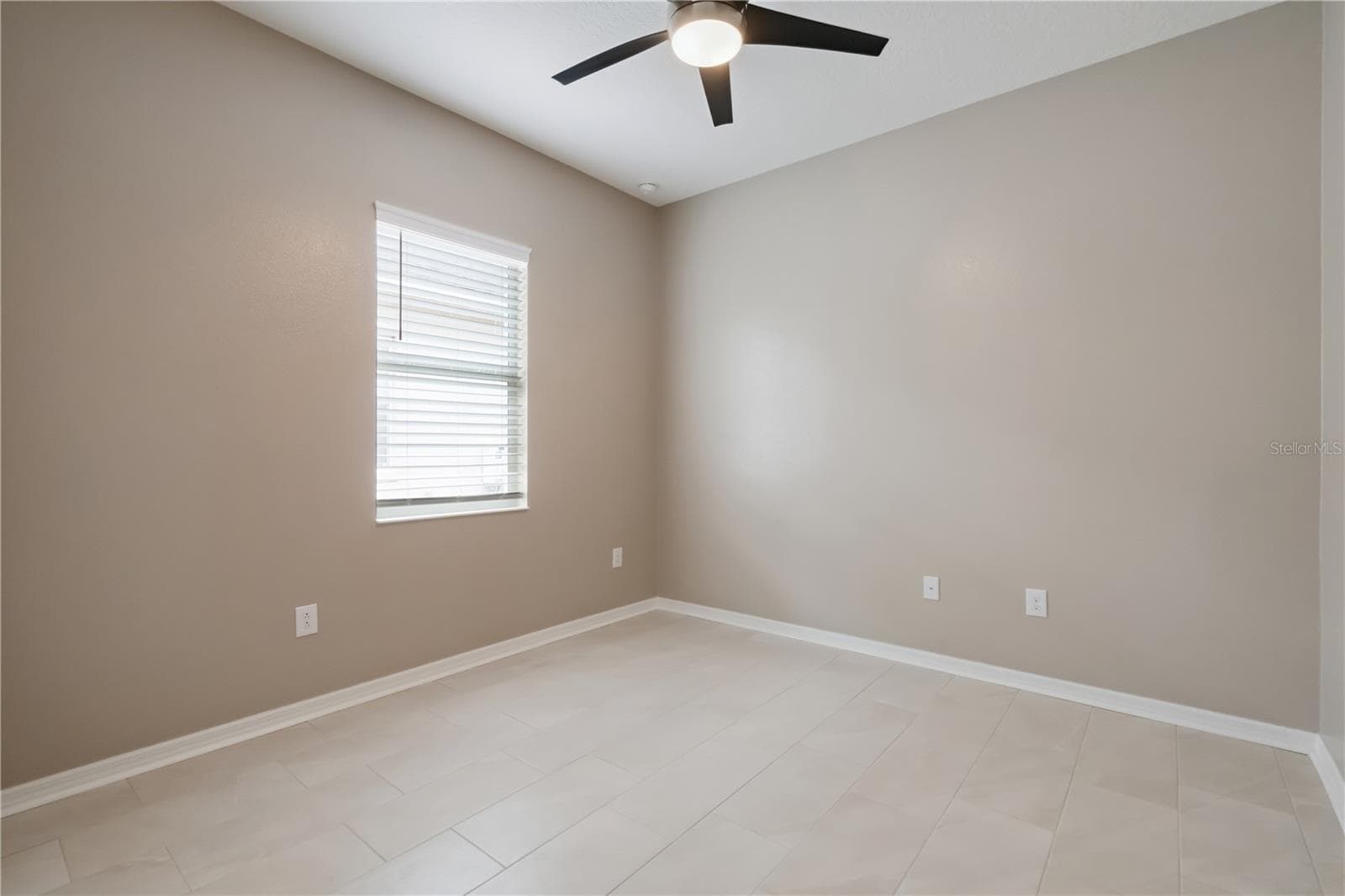 Single Family Residence at 8712 BRIDGEPORT BAY CIR, MOUNT DORA, photo 25 of 90