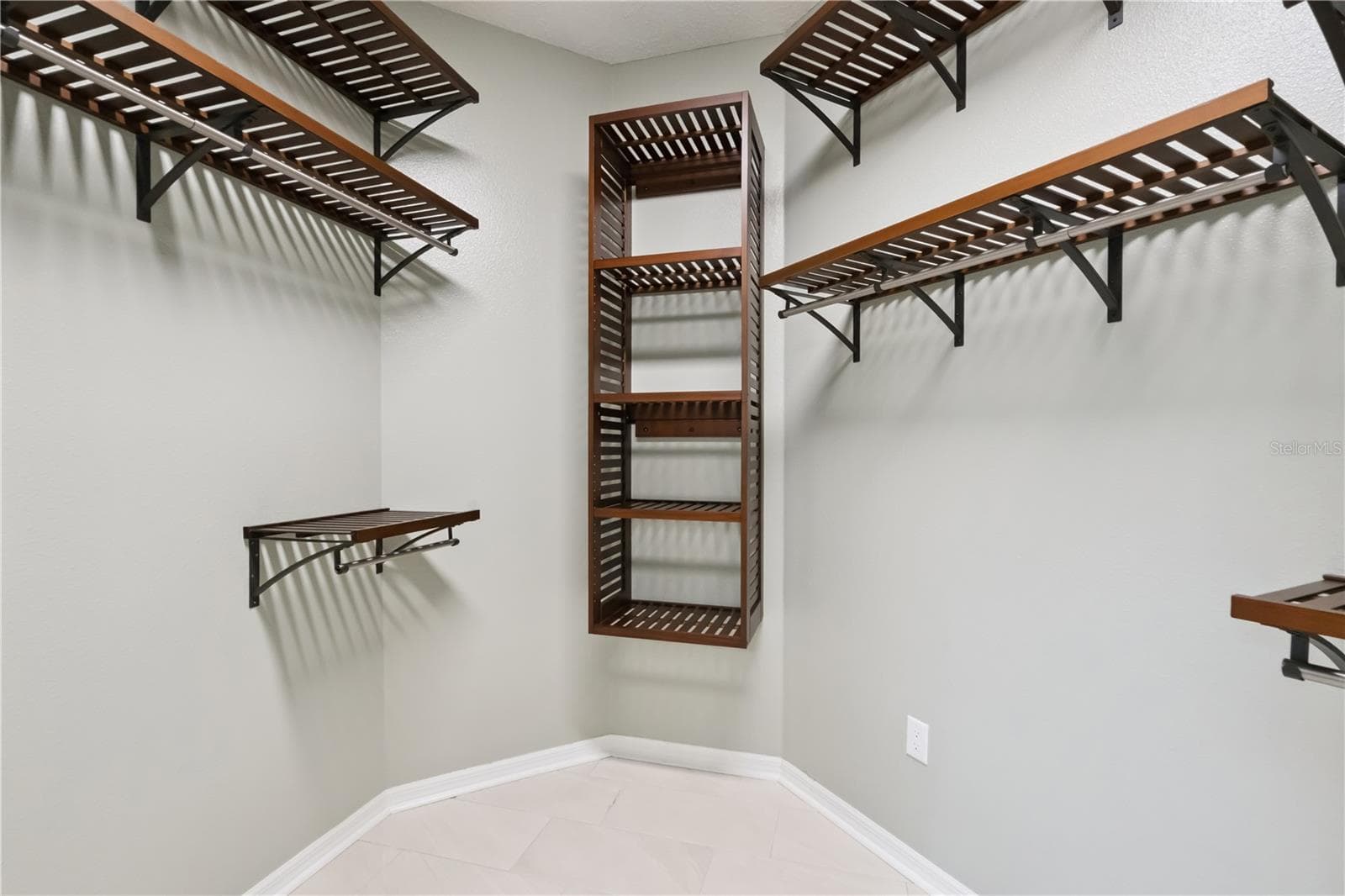 Single Family Residence at 8712 BRIDGEPORT BAY CIR, MOUNT DORA, photo 35 of 90