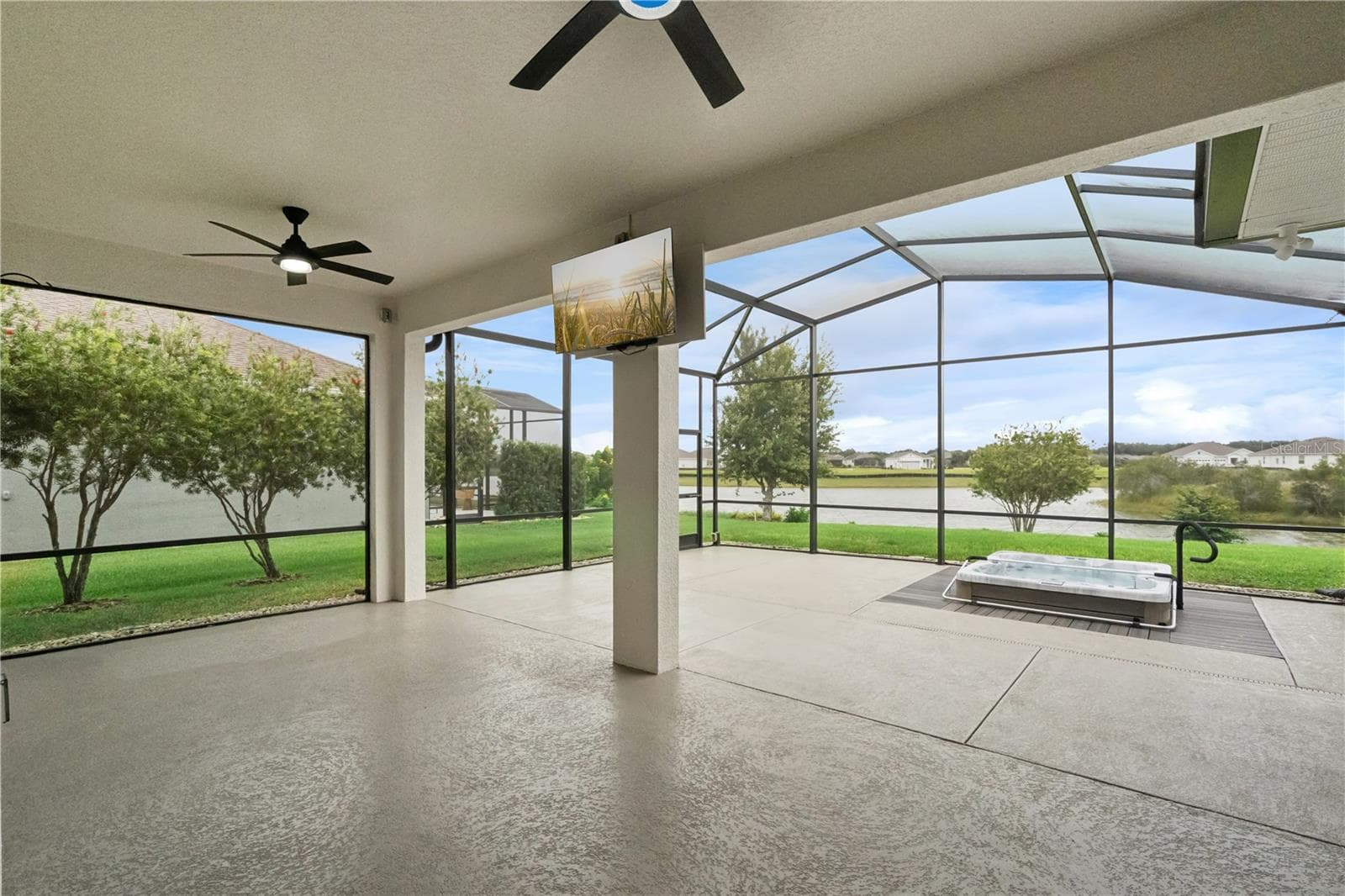 Single Family Residence at 8712 BRIDGEPORT BAY CIR, MOUNT DORA, photo 42 of 90