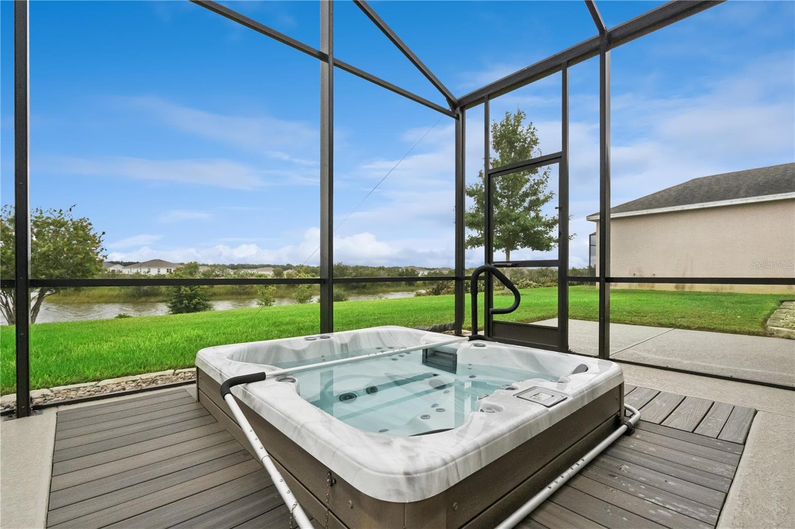 Single Family Residence at 8712 BRIDGEPORT BAY CIR, MOUNT DORA, photo 45 of 90