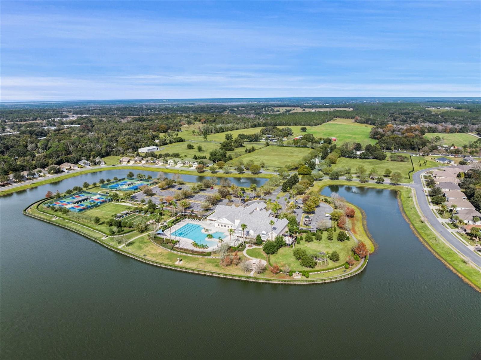 Single Family Residence at 8712 BRIDGEPORT BAY CIR, MOUNT DORA, photo 76 of 90