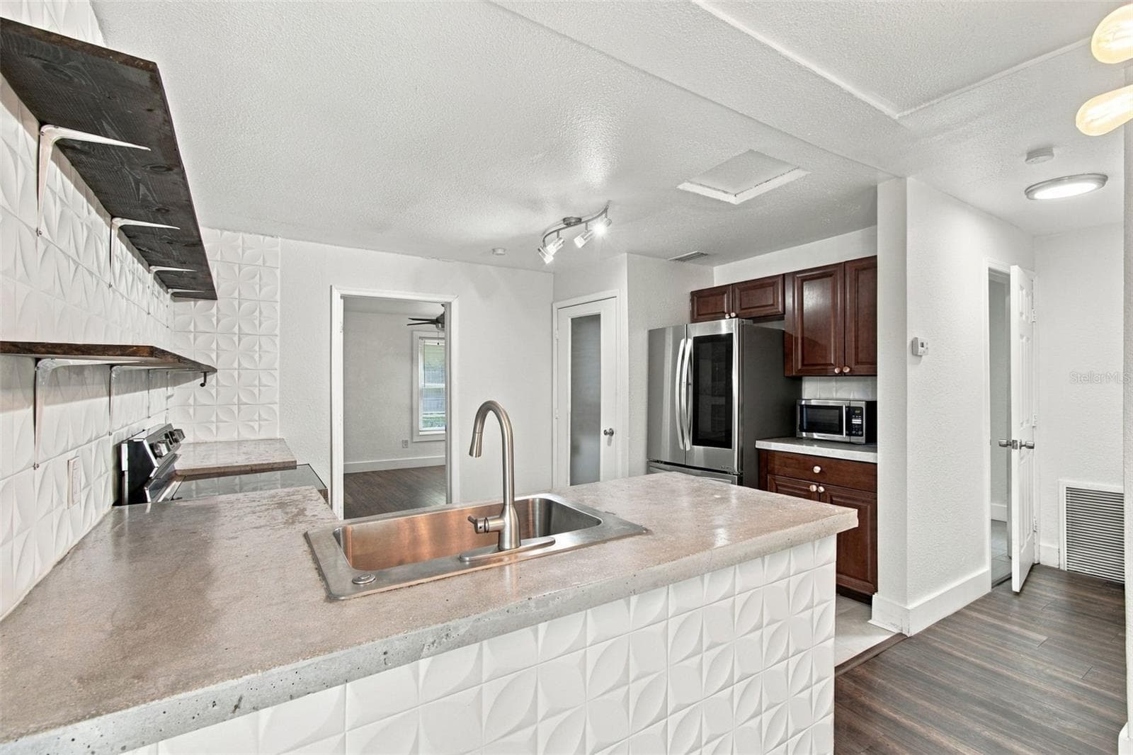 Single Family Residence at 1611 E GENESEE ST, TAMPA, photo 15 of 46