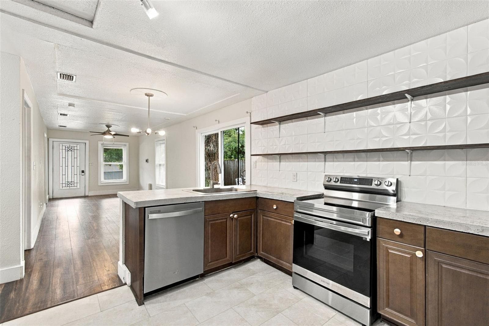 Single Family Residence at 1611 E GENESEE ST, TAMPA, photo 18 of 46