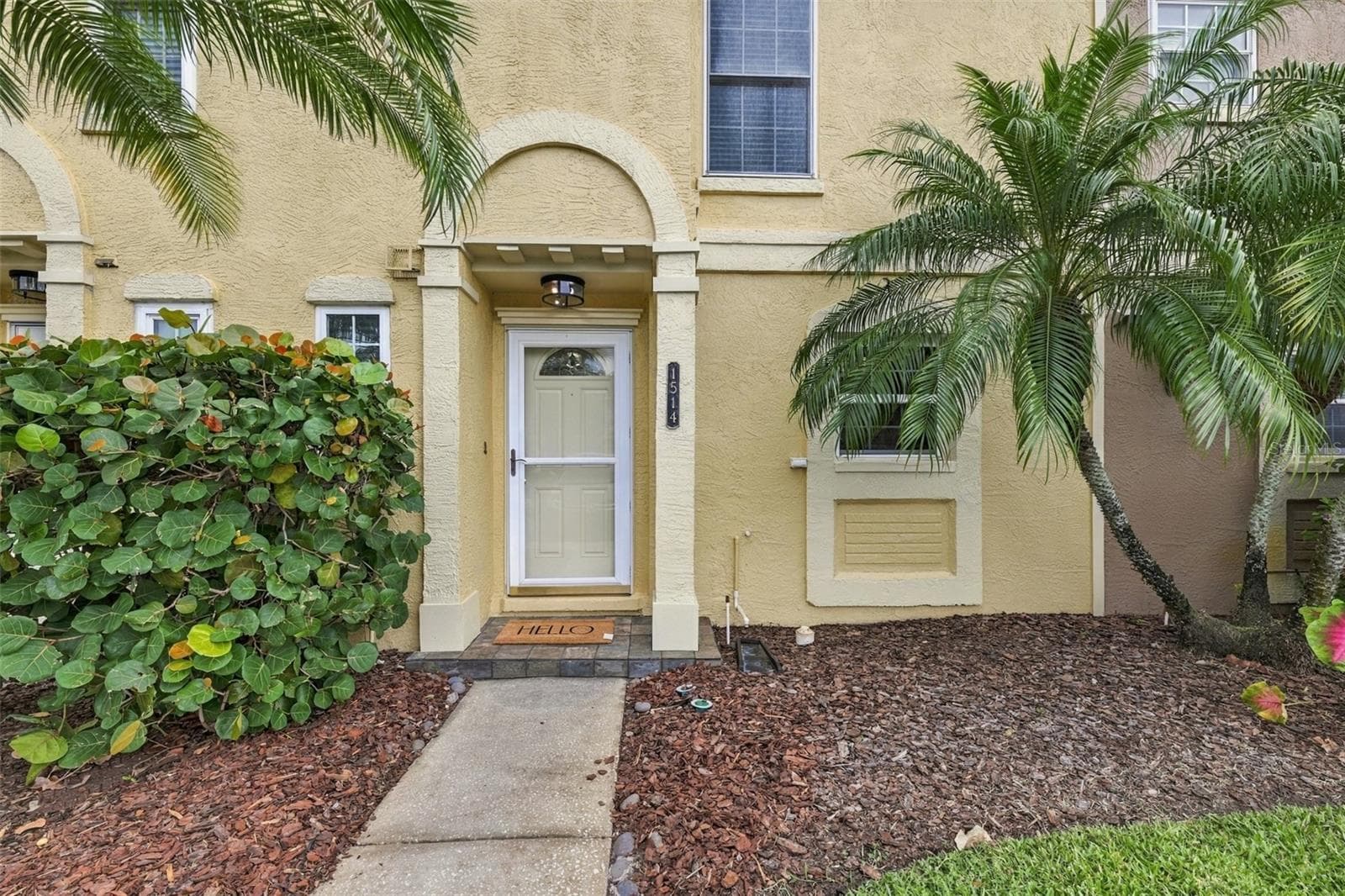 Townhouse at 1514 CHATEAUX DE VILLE CT, CLEARWATER, photo 2 of 35