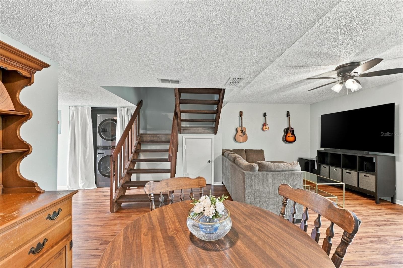 Townhouse at 1514 CHATEAUX DE VILLE CT, CLEARWATER, photo 5 of 35