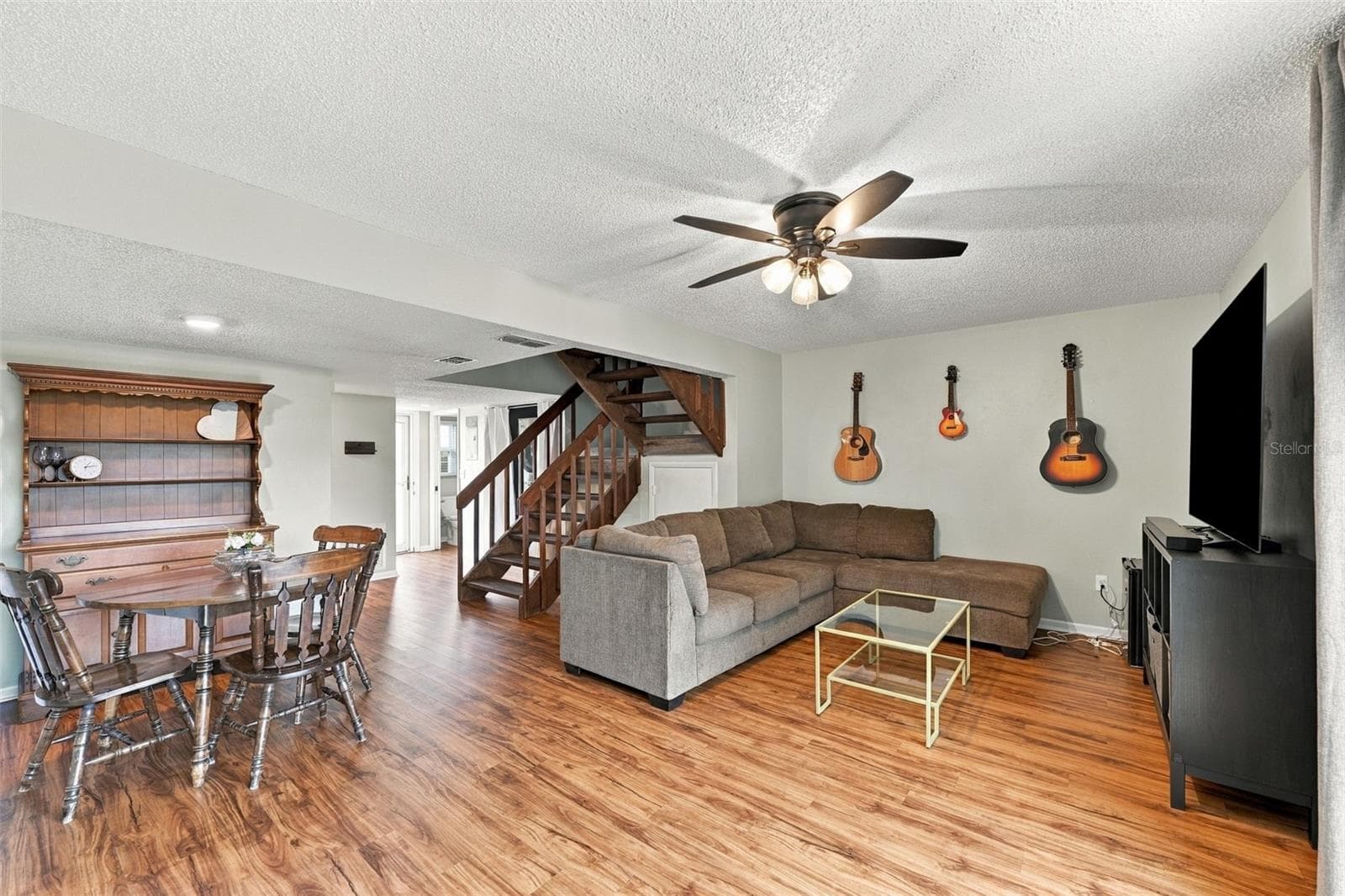 Townhouse at 1514 CHATEAUX DE VILLE CT, CLEARWATER, photo 9 of 35