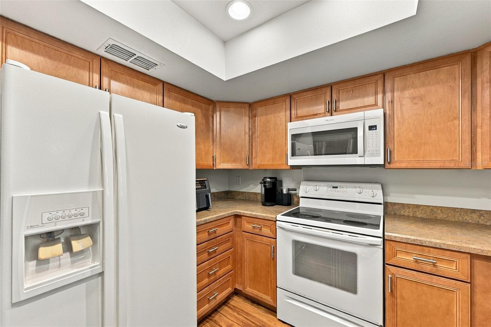 Townhouse at 1514 CHATEAUX DE VILLE CT, CLEARWATER, photo 12 of 35