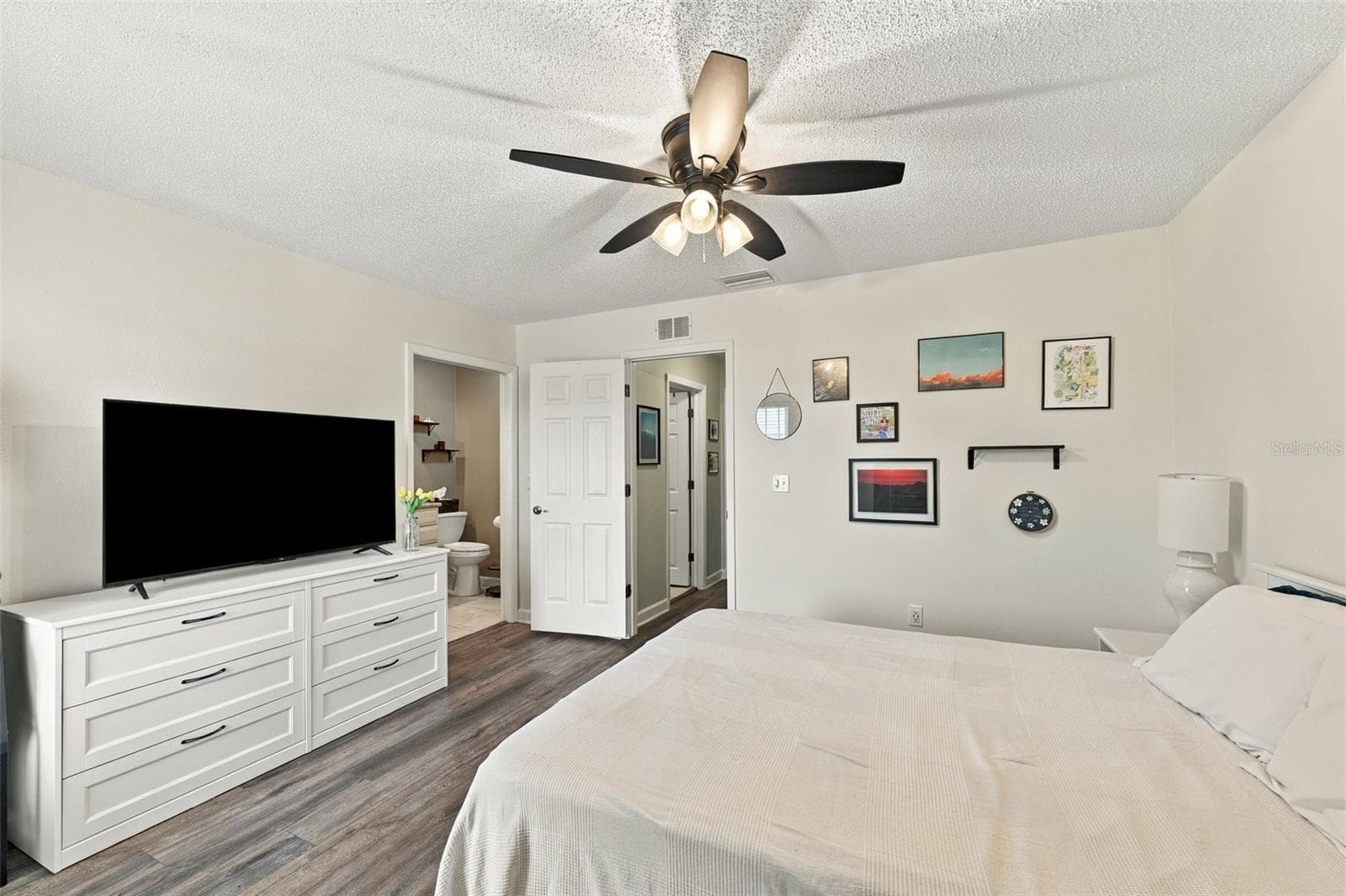 Townhouse at 1514 CHATEAUX DE VILLE CT, CLEARWATER, photo 15 of 35