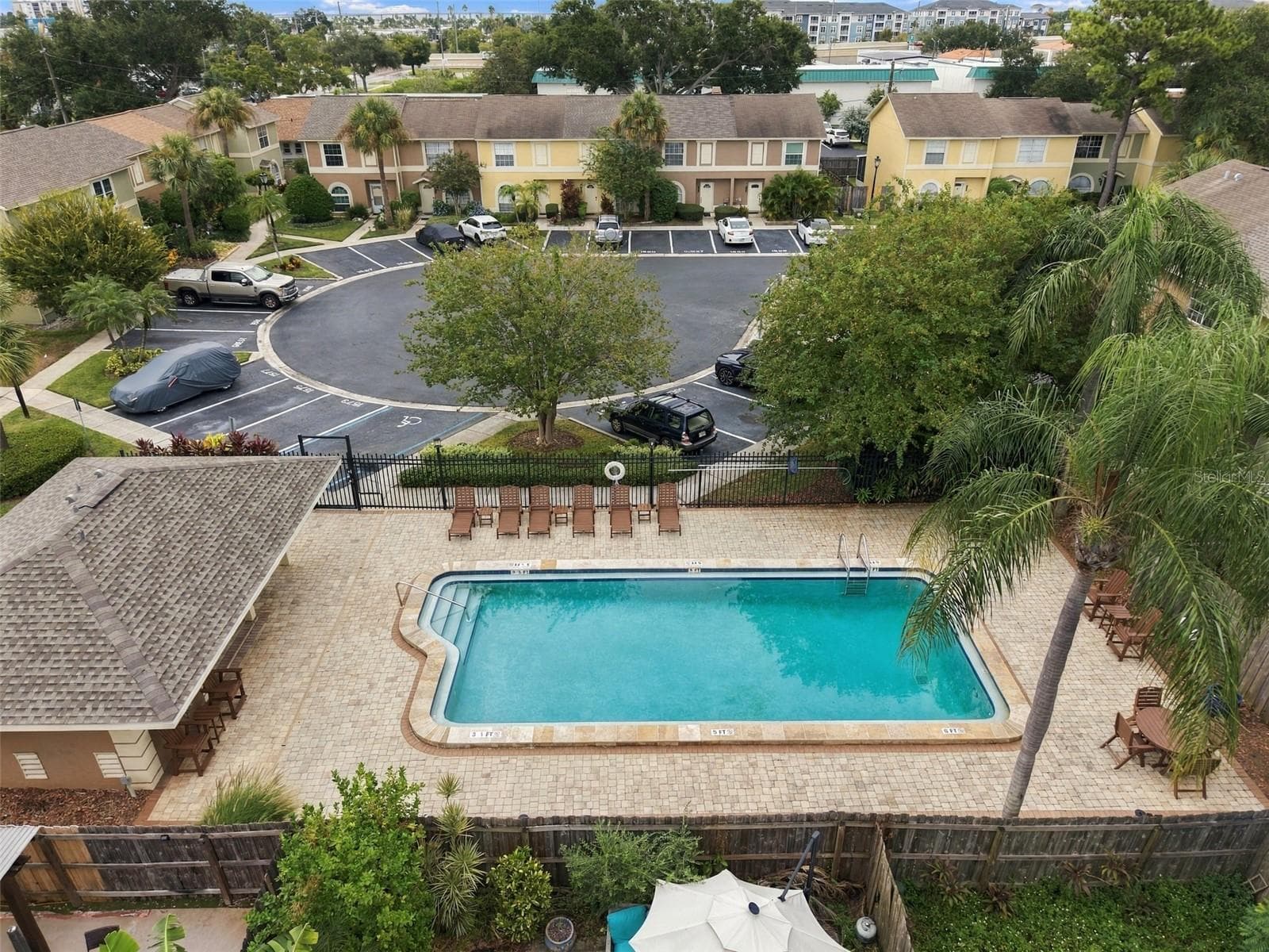 Townhouse at 1514 CHATEAUX DE VILLE CT, CLEARWATER, photo 27 of 35