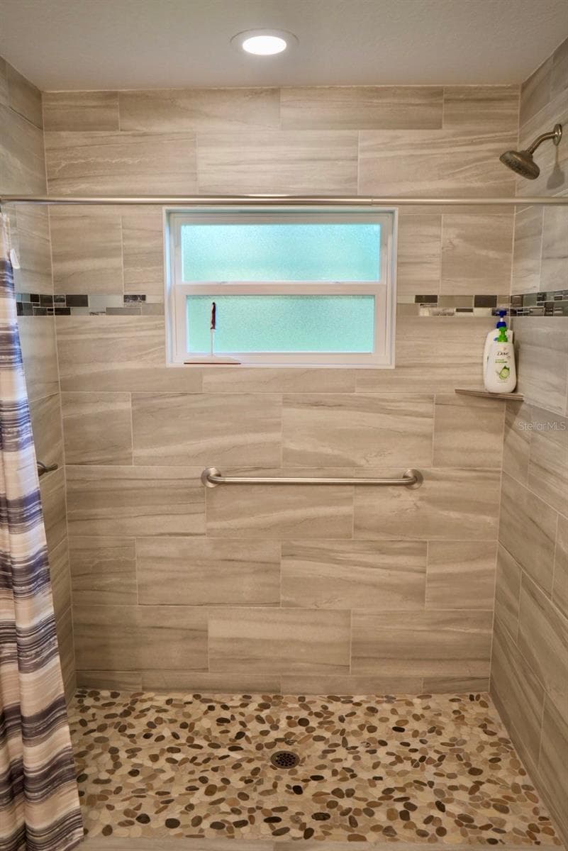 Primary zero entry shower - 5168 GREENHOUSE AVE, NORTH PORT