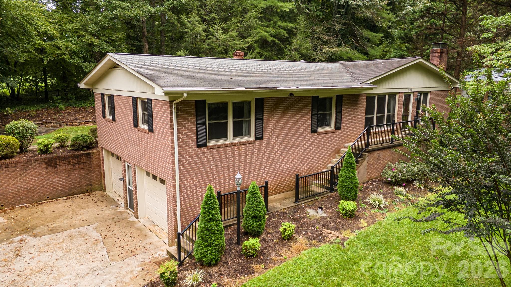 Single Family Residence at 204 Sherwood Place, Morganton, photo 2 of 31