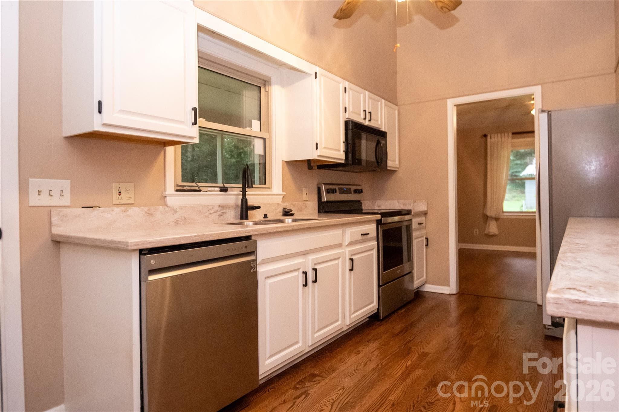 Single Family Residence at 204 Sherwood Place, Morganton, photo 11 of 31