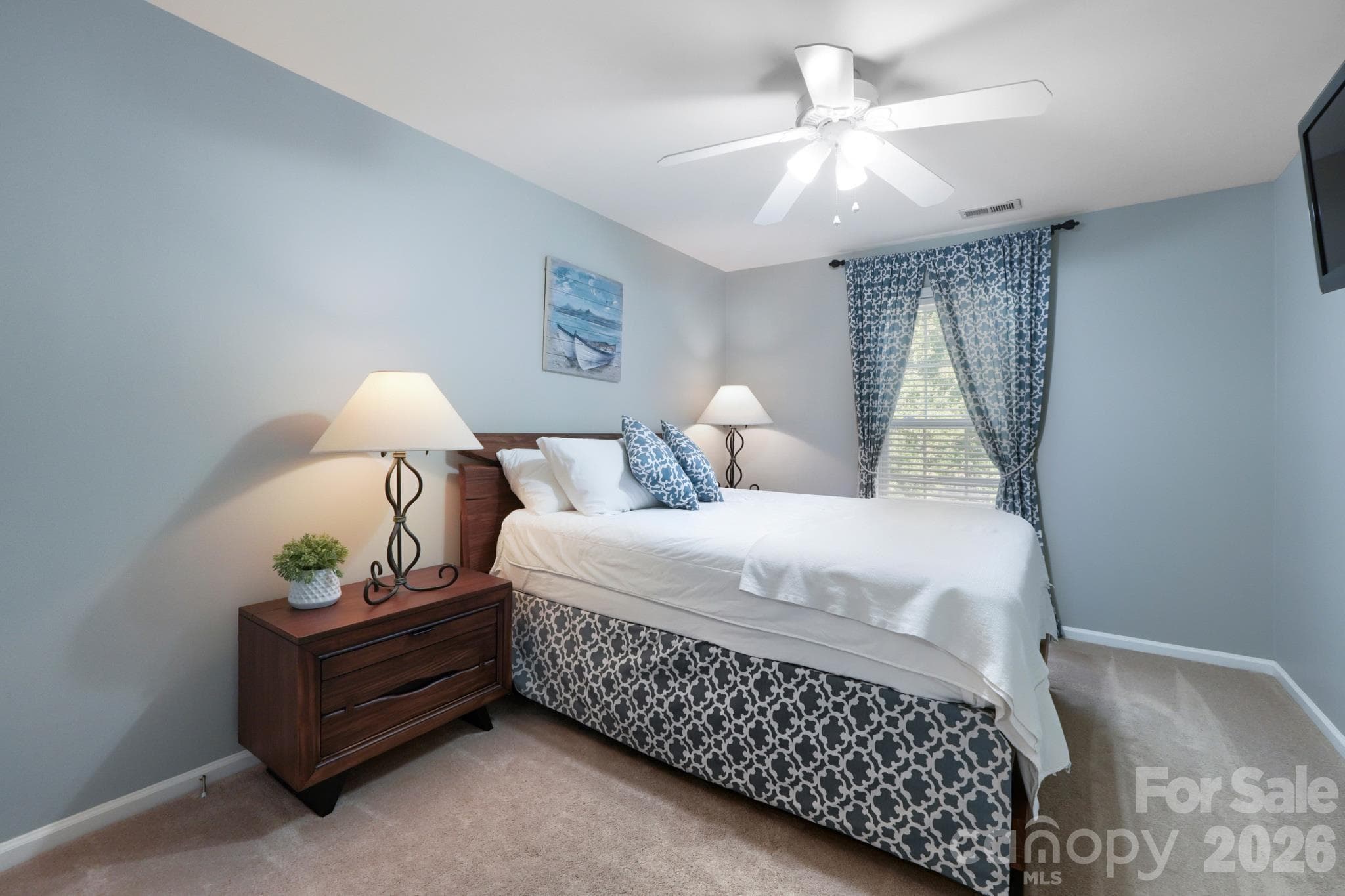 Spacious secondary bedroom - 10808 Pomerane Place, Charlotte