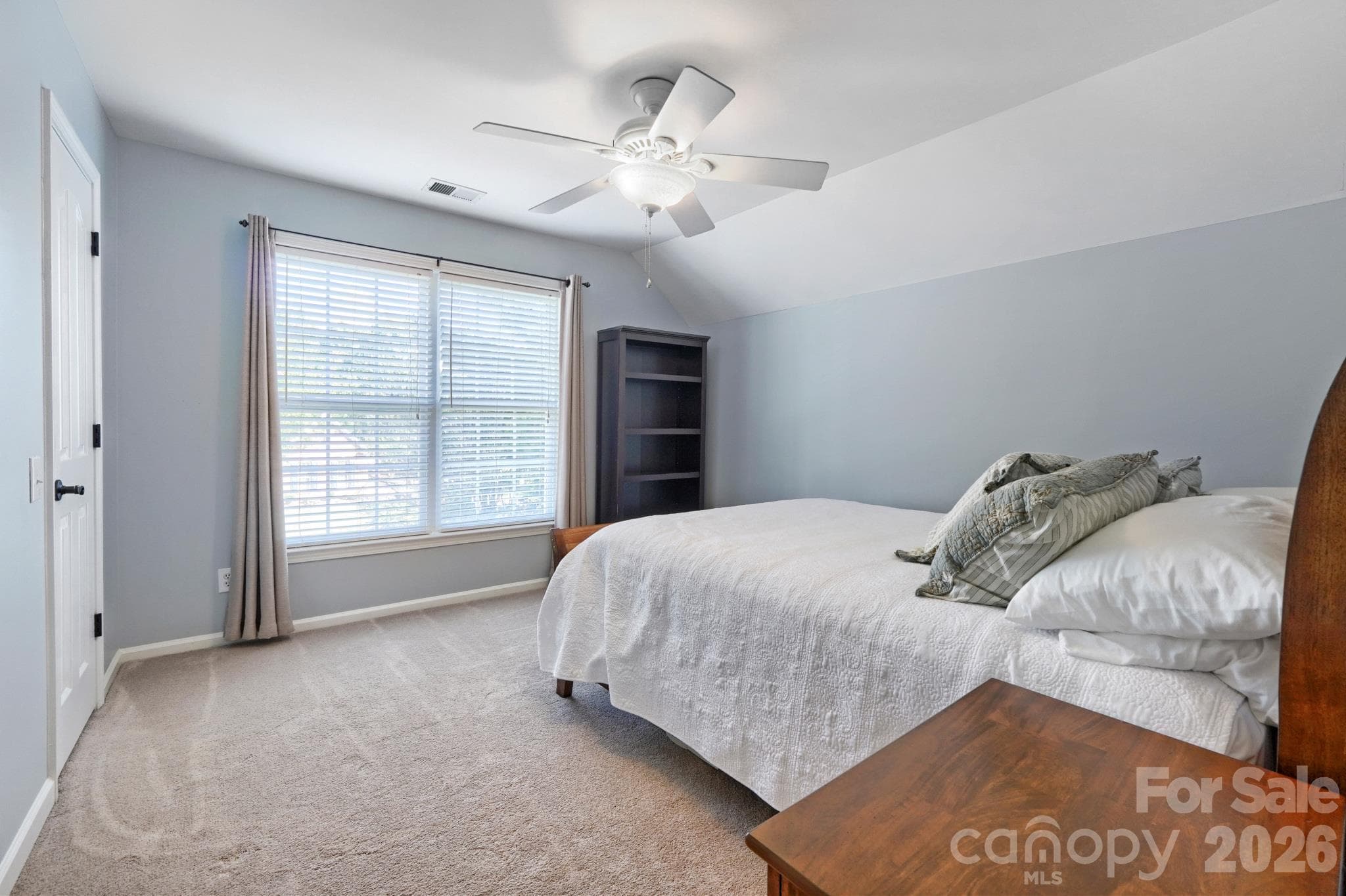Spacious secondary bedroom - 10808 Pomerane Place, Charlotte