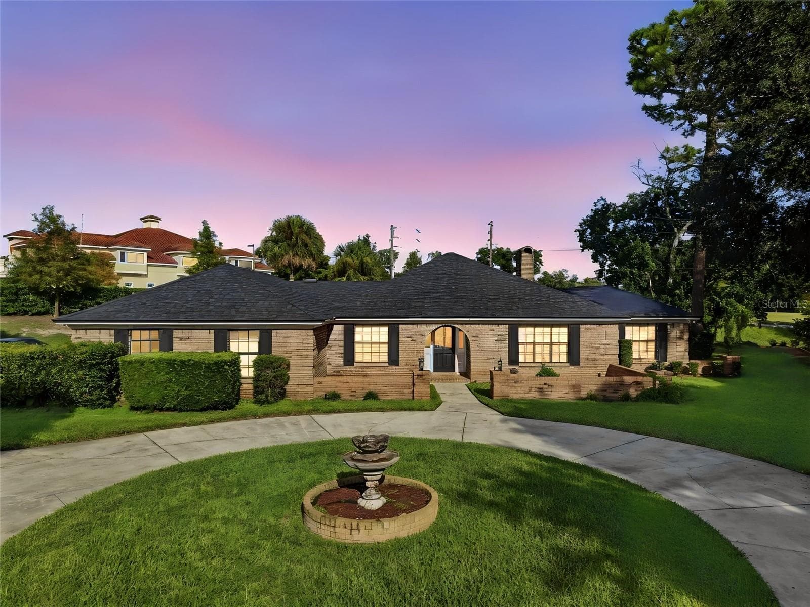 Front Entry & Driveway - 2549 FOX SQUIRREL CT, APOPKA